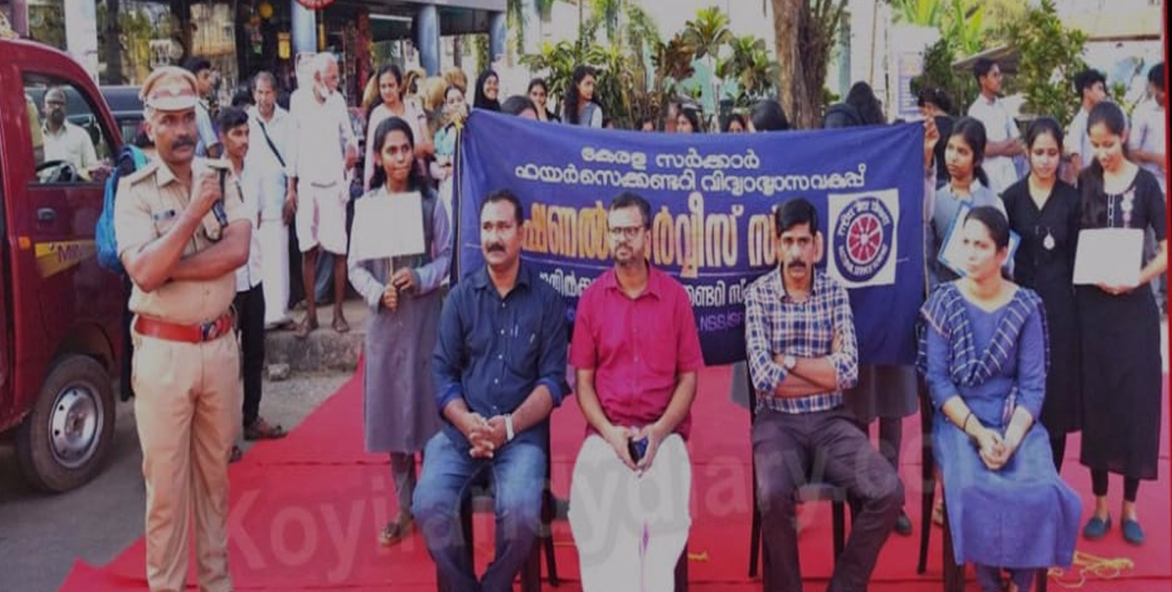 എൻഎസ്എസ് യൂണിറ്റിന്റെ ആഭിമുഖ്യത്തിൽ ലഹരിക്കെതിരെ 'കൂട്ടുകൂടി നാടുകടക്കാം' ഫ്ലാഷ് മോക് സംഘടിപ്പിച്ചു 