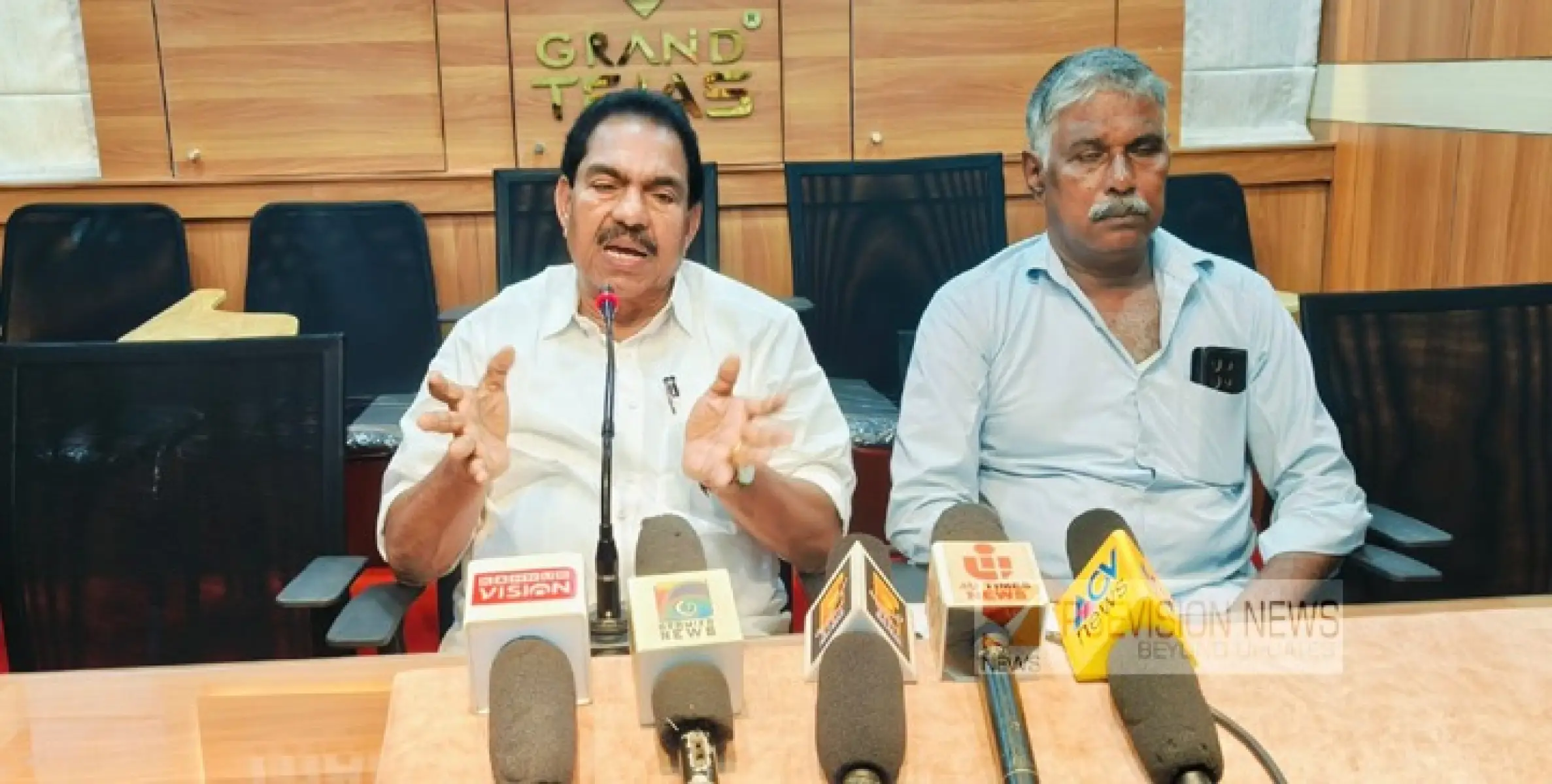 ധർമ്മടം  മണ്ഡലത്തിലെ 2000 സൈനികരെ ആദരിക്കും ; ആദരായനം നാളെ   റിപ്പബ്ലിക്ക് ദിനത്തിൽ മമ്പറത്ത് 