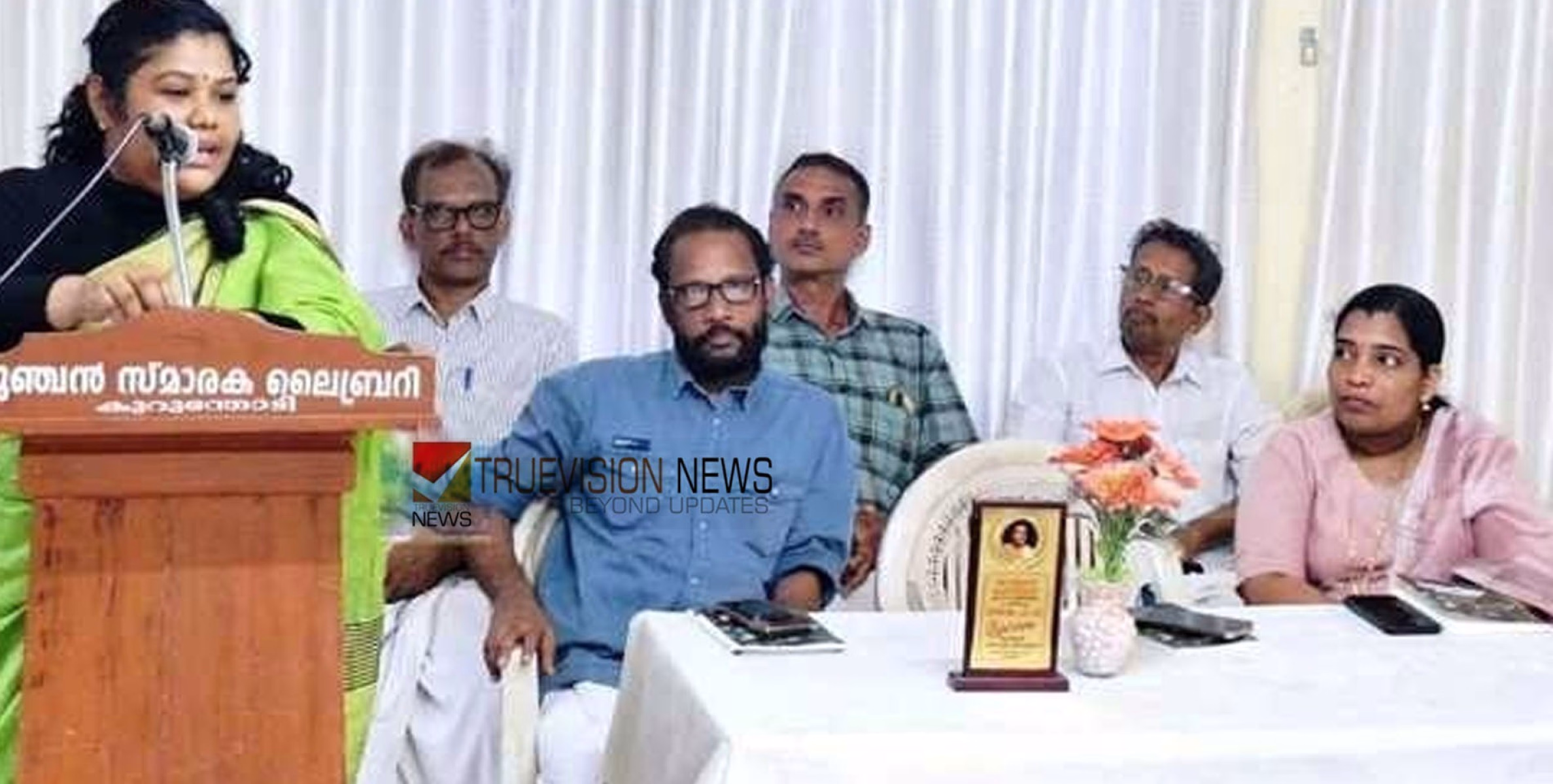 'കാവലുണ്ട് കരിന്തണ്ടൻ'; പുസ്തക പരിചയ‌വും അനുമോദനവും സംഘടിപ്പിച്ചു 