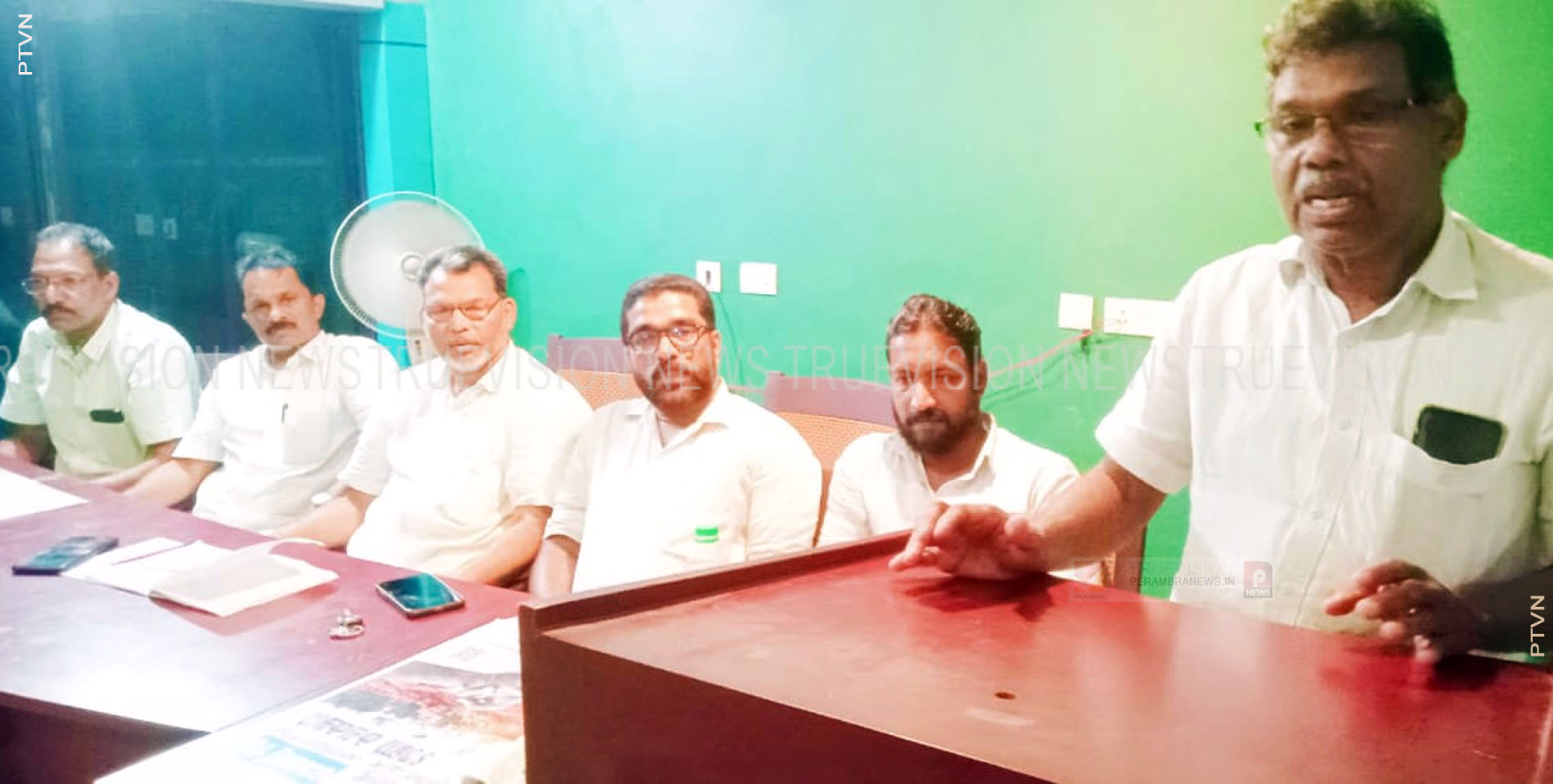ടാക്‌സി സ്റ്റാന്റ് ഓട്ടോ - ടാക്‌സികള്‍ക്ക് വിട്ടുനല്‍കണം; എസ്ടിയു 