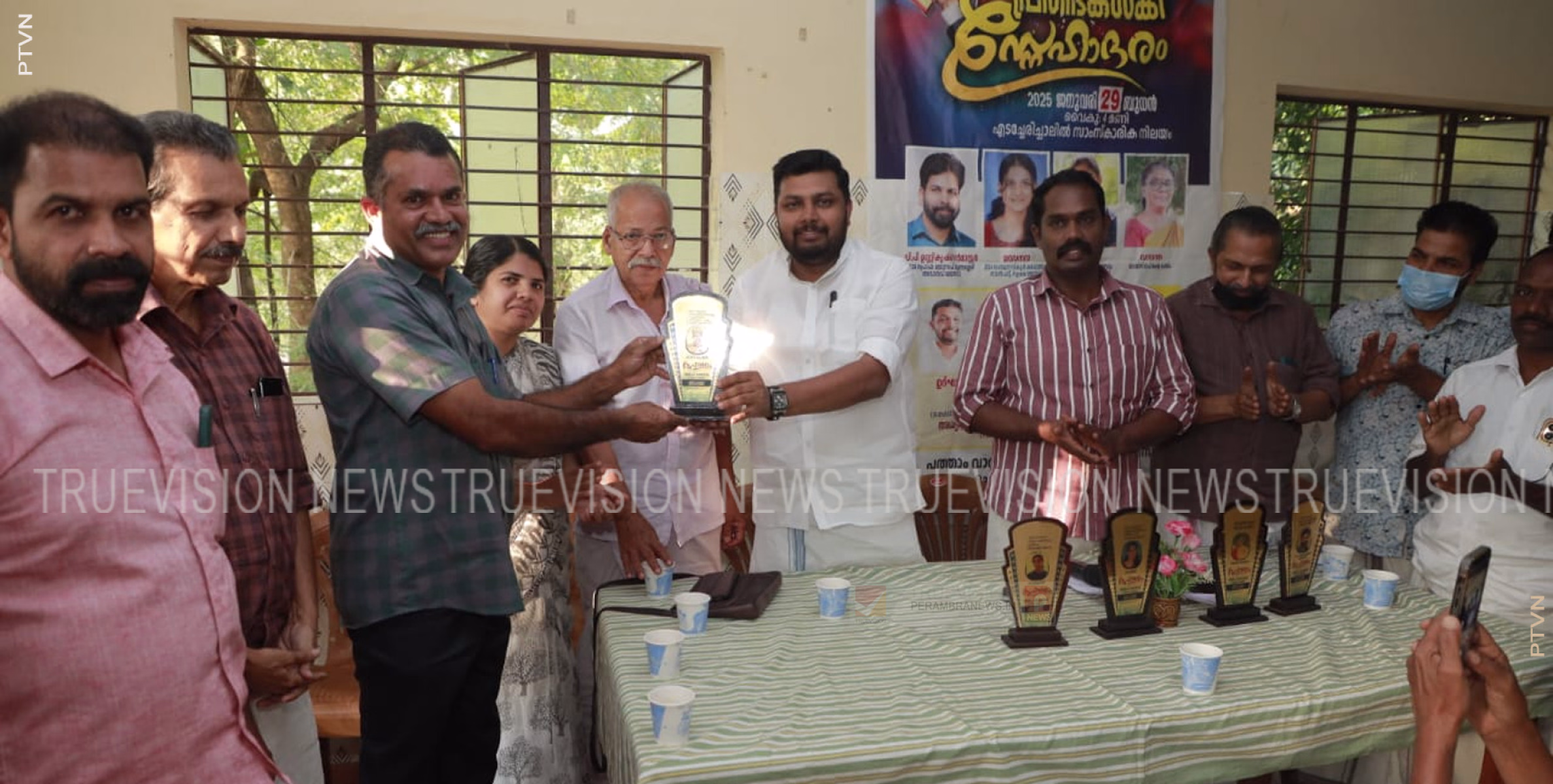 വിവിധ മേഖലകളില്‍ കഴിവ് തെളിയിച്ച പ്രതിഭകളെ ആദരിച്ചു