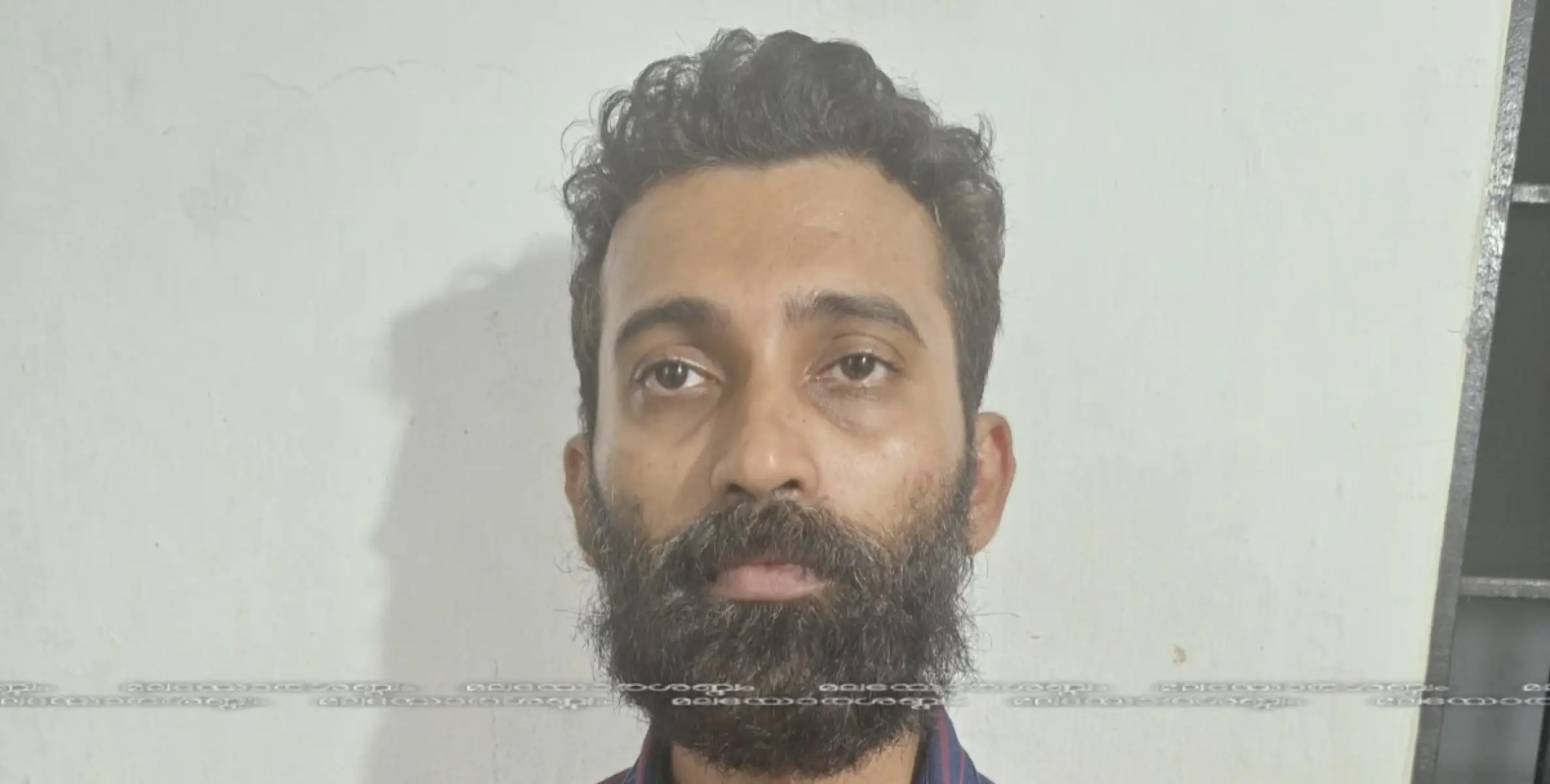 ജാമ്മ്യ വ്യവസ്ഥ ലംഘിച്ചതിന് കസ്റ്റഡിയിൽ എടുത്ത പ്രതി പോലീസിനെ ആക്രമിച്ച് രക്ഷപെടാൻ ശ്രമം