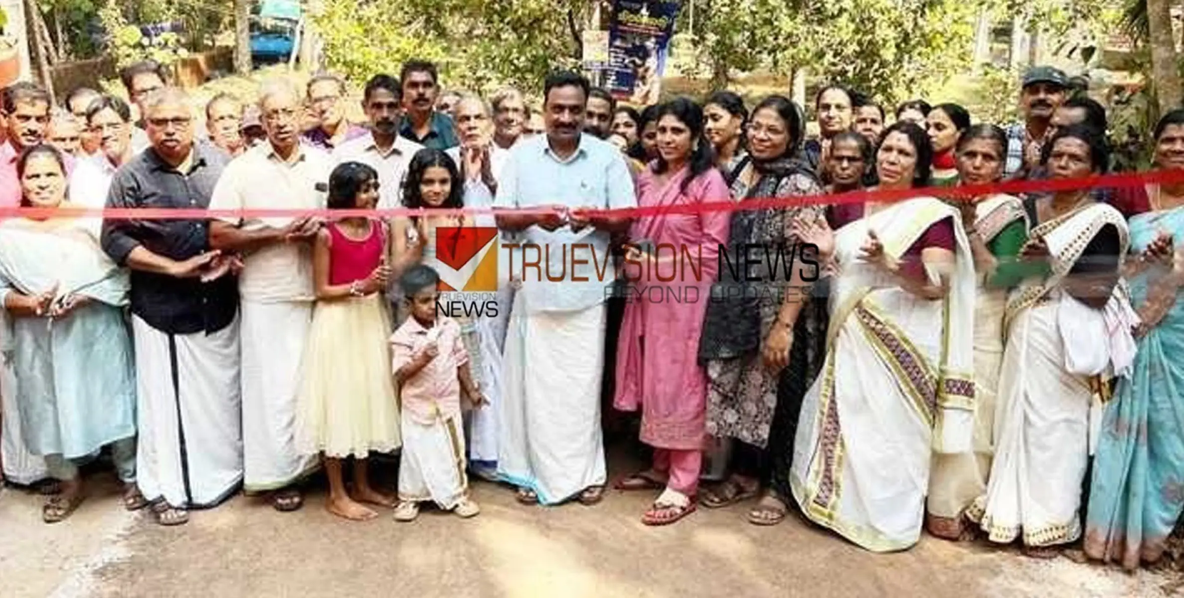 നാടിന് സമർപ്പിച്ചു; വളയത്ത് ഓഞ്ഞേന്റവിട റോഡ് ഉദ്ഘാടനം ചെയ്തു