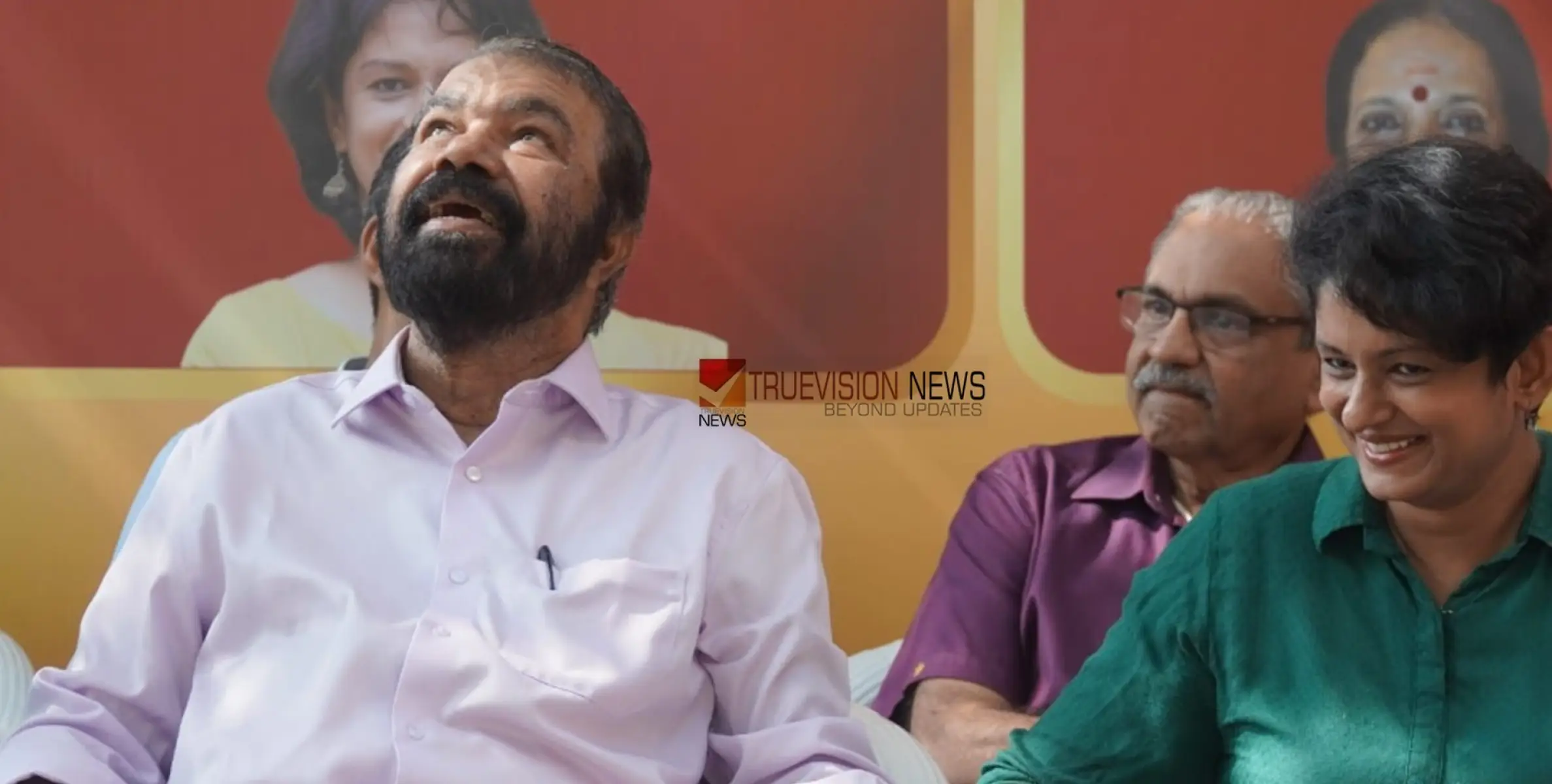 പരിപാടിക്കിടെ മന്ത്രിയുടെ തലയില്‍ കണ്ണിമാങ്ങ വീണു, ഉടനെ വാസുകി ഐഎസിന് കൈമാറി; ഫോട്ടോഗ്രാഫര്‍ക്ക് അഭിനന്ദനം