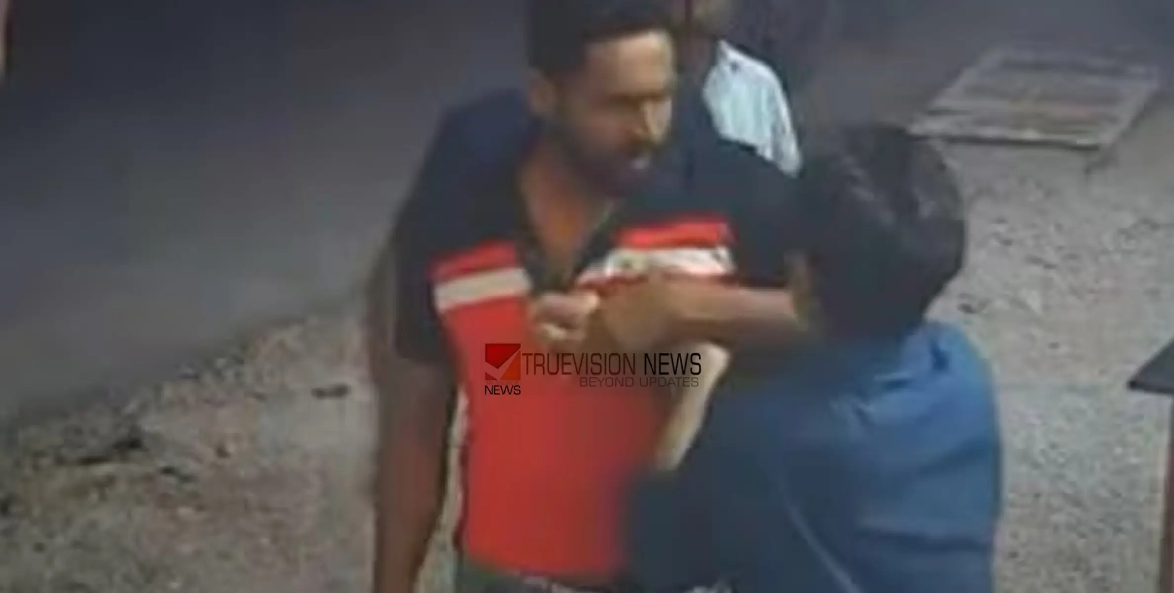 ബ്രോസ്റ്റഡ് ചിക്കന്‍ കിട്ടാത്തില്‍ താമരശ്ശേരിയിലെ ഹോട്ടല്‍ജീവനക്കാരെ മര്‍ദ്ദിച്ച സംഭവം; അഞ്ചുപേര്‍ക്കെതിരേ കേസ്