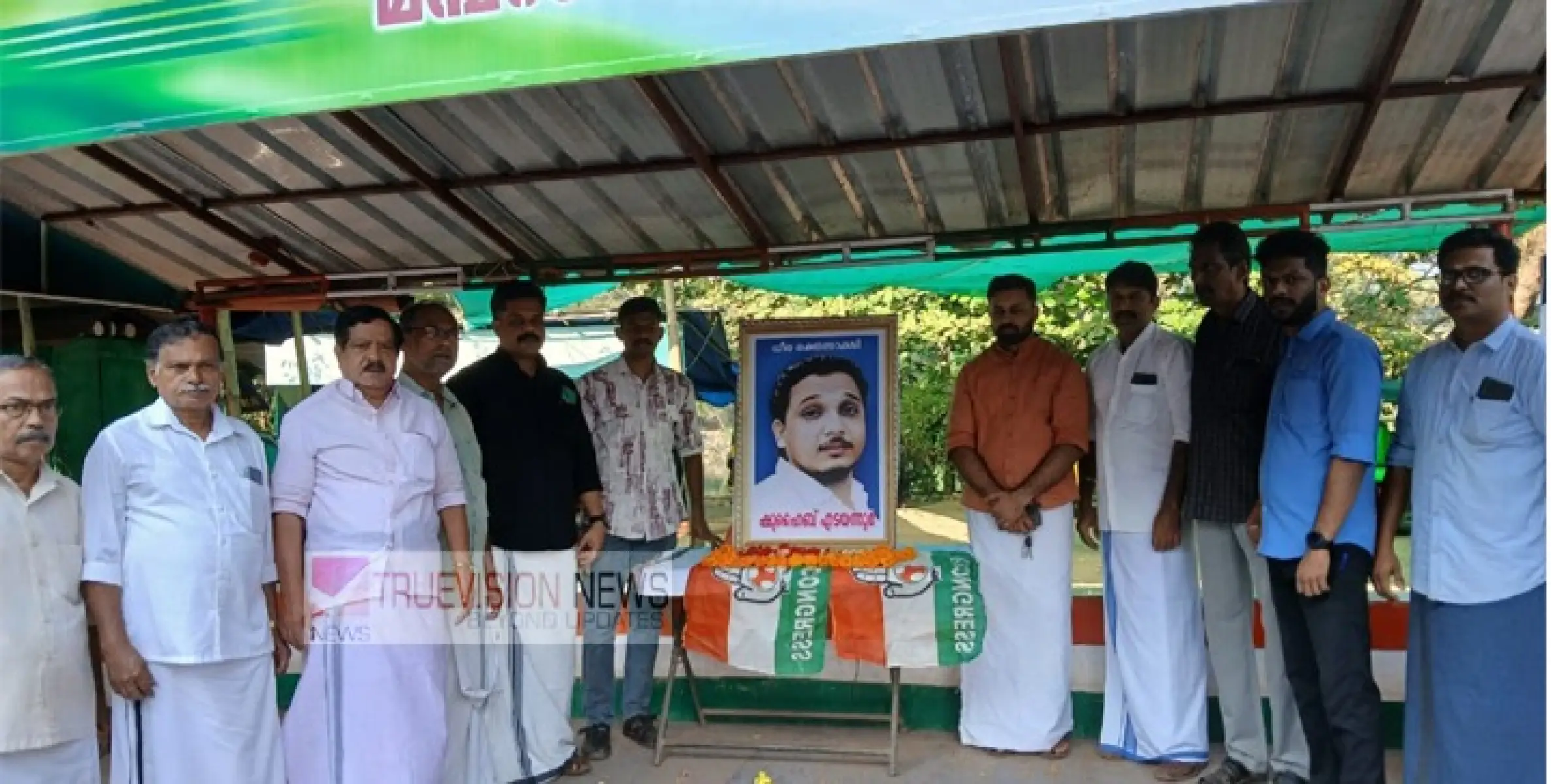 മമ്പറത്ത് യൂത്ത് കോൺഗ്രസ് ഷുഹൈബ് അനുസ്മരണ പുഷ്പാർച്ചന നടത്തി