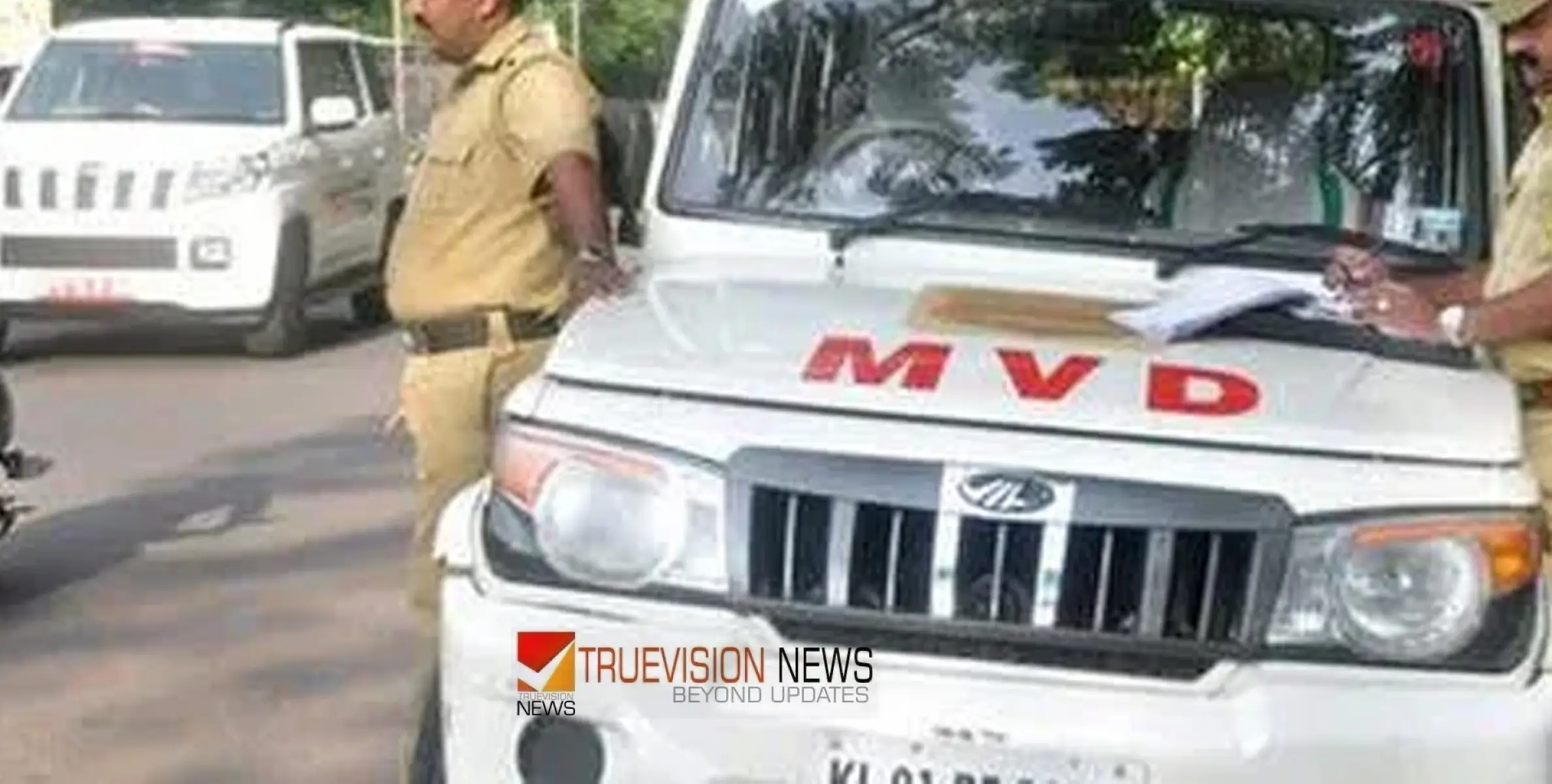 സ്കൂട്ട‍ർ ഓടിക്കവേ സെൽഫിയെടുത്തു; വിദ്യാർത്ഥിക്ക് പിഴയിട്ട് മോട്ടർ വാഹന വകുപ്പ്
