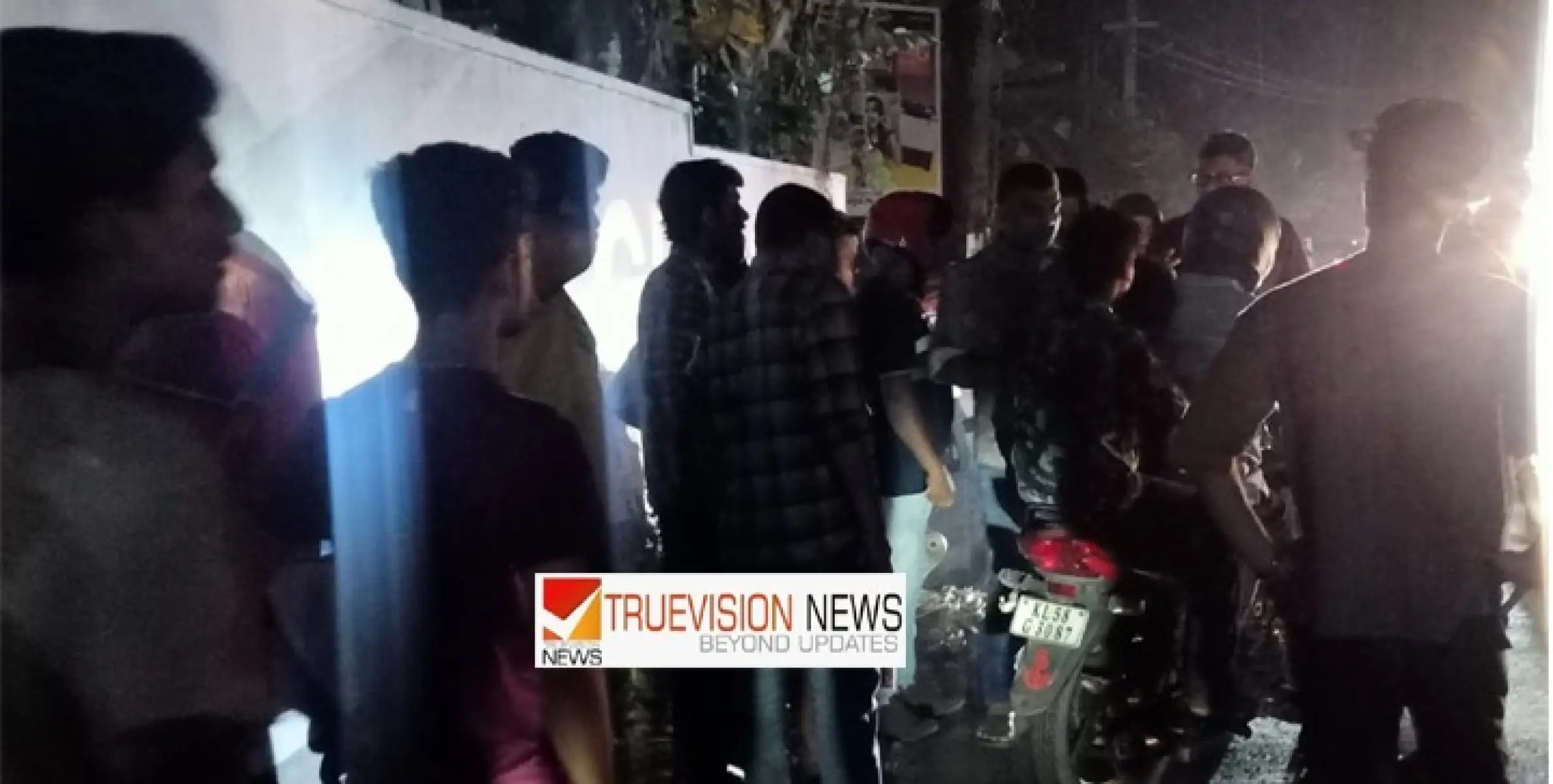 ചമ്പാട് ബൈക്കുകൾ തമ്മിൽ കൂട്ടിയിടിച്ചു ; കുട്ടിയടക്കം 3 പേർക്ക് പരിക്ക്