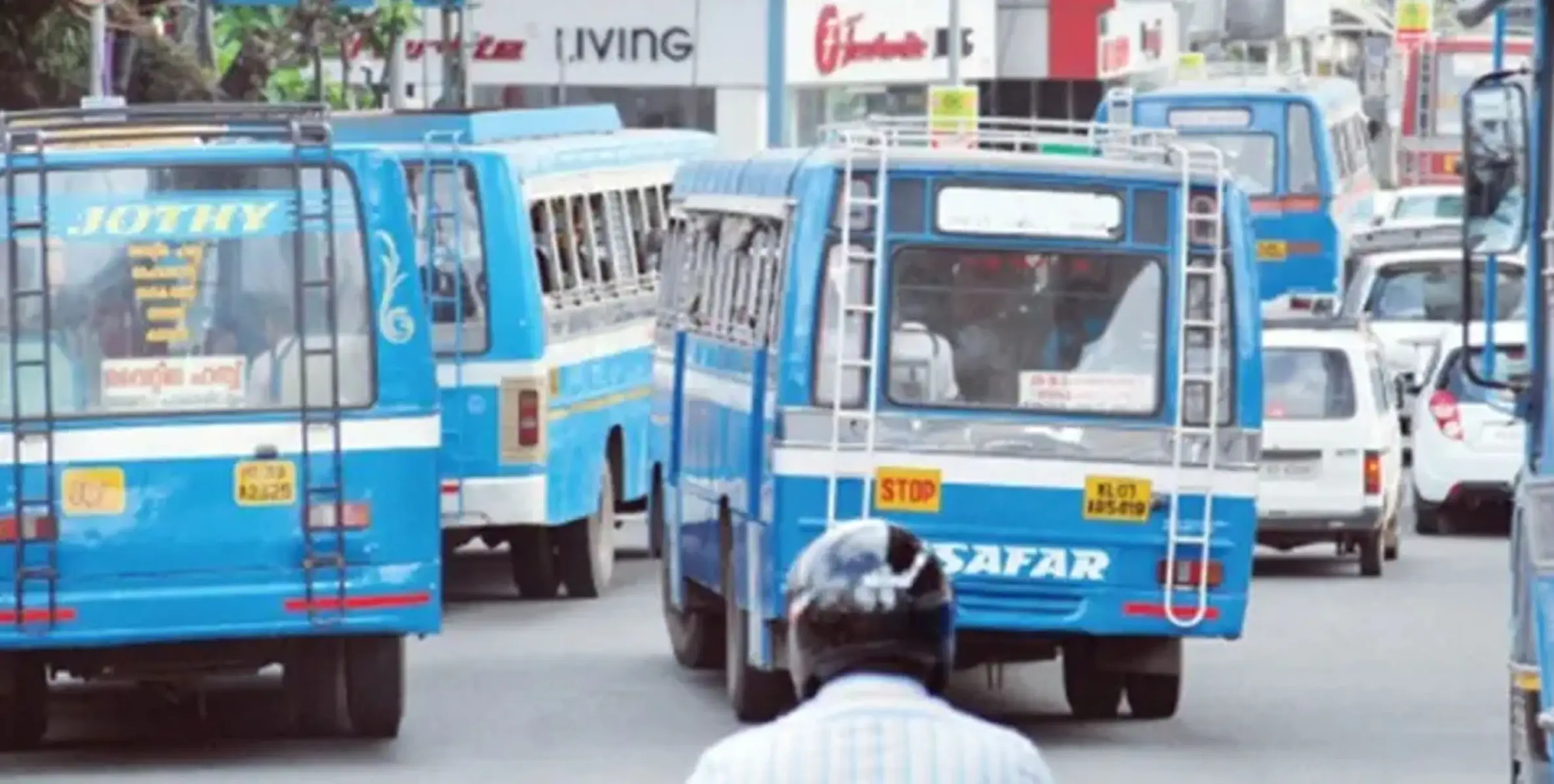 വേഗപ്പൂട്ട് വിച്ഛേദിച്ച് യാത്രക്കാരുടെ ജീവന് ഭീഷണിയാകുംവിധം മത്സരയോട്ടം ; മൂന്നു ബസുകളുടെ ഫിറ്റ്നസ് റദ്ദാക്കി