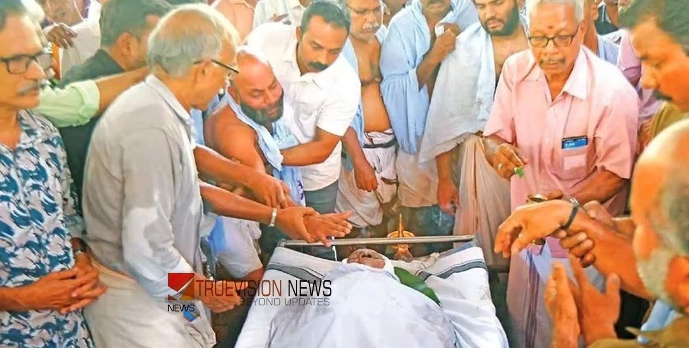 എങ്ങും കൂട്ടക്കരച്ചില്‍, ചുമരുകള്‍ക്കിടയില്‍ പ്രായമായ ഒരു സ്ത്രീ, ഒന്നേനോക്കിയുള്ളൂ, അമ്മയുടെ മുഖം...; താങ്ങാനാവാതെ തളര്‍ന്നുവീണ് ബാബു