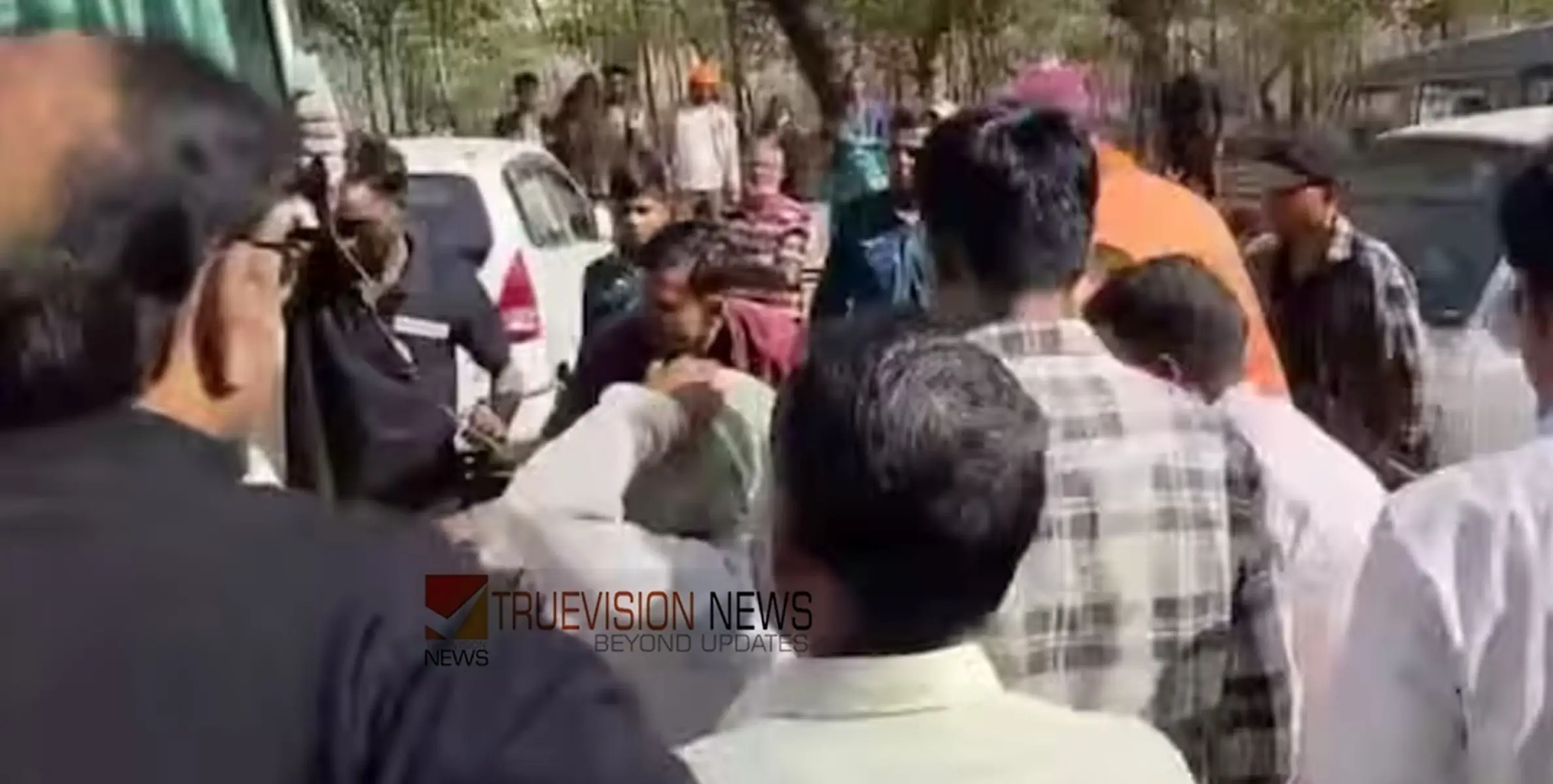 കെമിക്കൽ ഫാക്ടറിയിൽ അമോണിയ ചോർച്ച;  വിദ്യാർത്ഥികൾ അടക്കം നിരവധി പേർ ആശുപത്രിയിൽ
