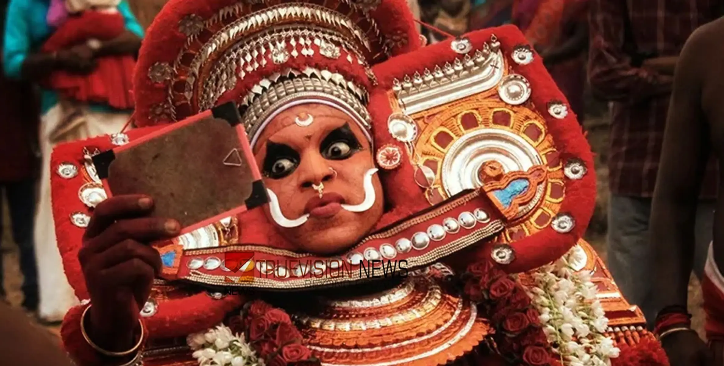 ഉത്സവത്തിന് ഒരുങ്ങി; അരൂർ കൊന്നപ്പാലങ്കണ്ടി ഭഗവതി ക്ഷേത്രം തിറ മഹോത്സവം 26 ന് തുടങ്ങും