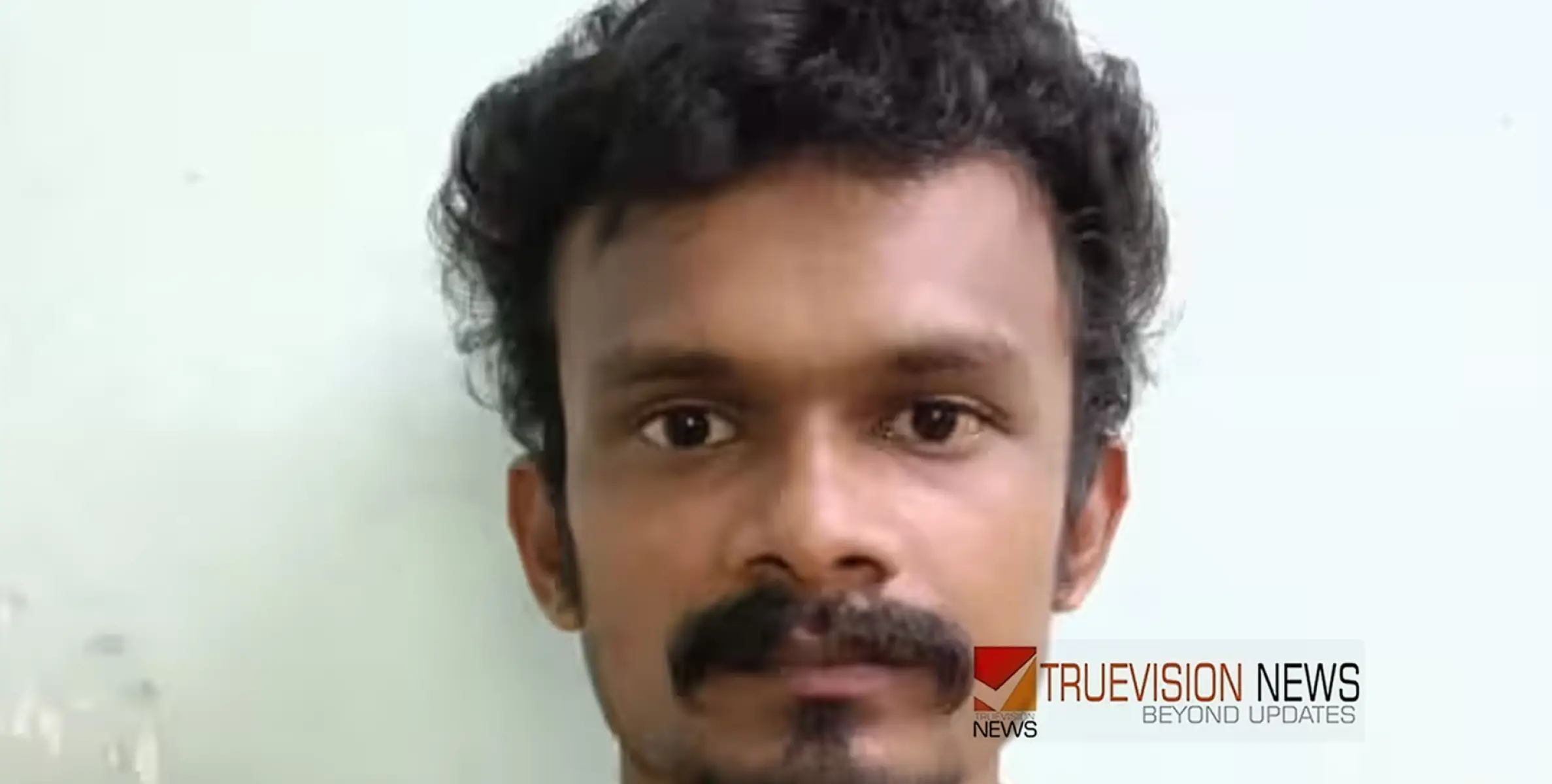 നിർത്തിയിട്ട കാറിന്‍റെ പിൻവശത്തെ ഗ്ലാസ് തകർത്ത് 3000 രൂപ കവർന്നു; കയ്യോടെ പിടികൂടി നാട്ടുകാർ 