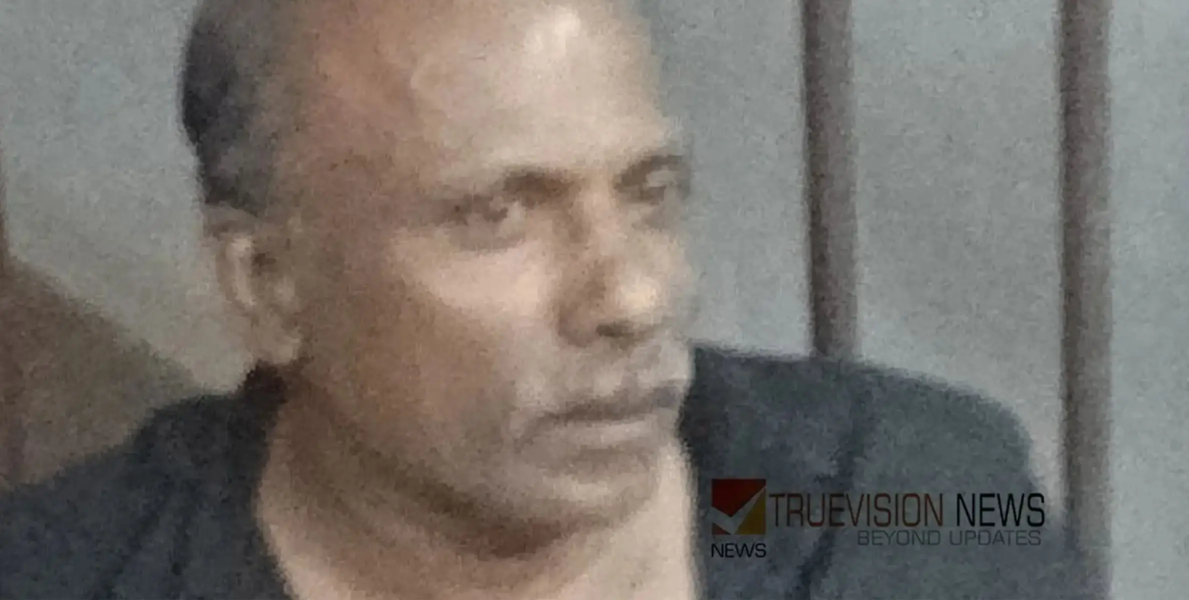 ക്ഷേത്രോത്സവത്തിന് പോകാൻ പുറപ്പെട്ട യുവതിയെ വെട്ടി കൊല്ലാൻ ശ്രമം