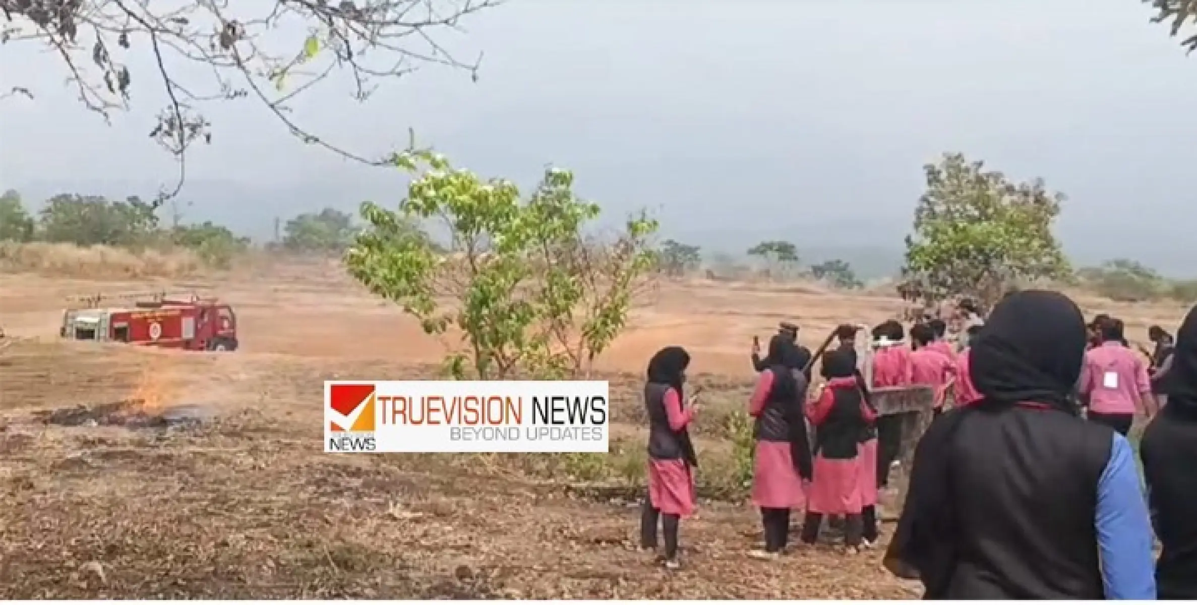 കല്ലിക്കണ്ടി എൻഎഎം കോളേജ് ഗ്രൗണ്ടിൽ 'തീപ്പിടുത്തം' ; മോക്ഡ്രില്ലിൽ സജീവമായി പങ്കെടുത്ത് അധ്യാപകരും, ഫയർഫോഴ്സ് ഉദ്യോഗസ്ഥരും വിദ്യാർത്ഥികളും
