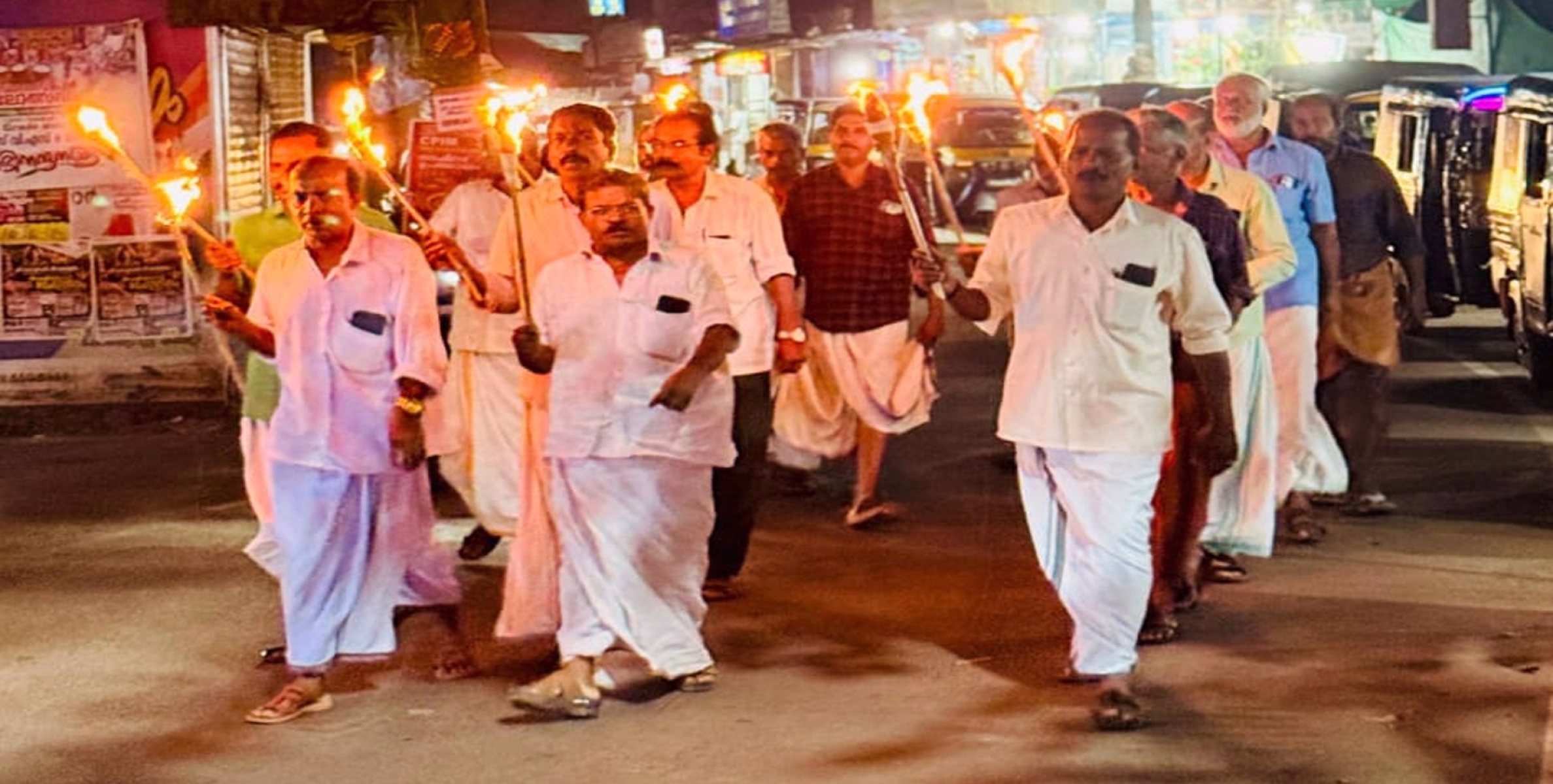  ആശാ വര്‍ക്കര്‍മാര്‍ക്ക് ഐക്യദാര്‍ഢ്യം; കായണ്ണയില്‍ പന്തം കൊളുത്തി പ്രകടനം നടത്തി