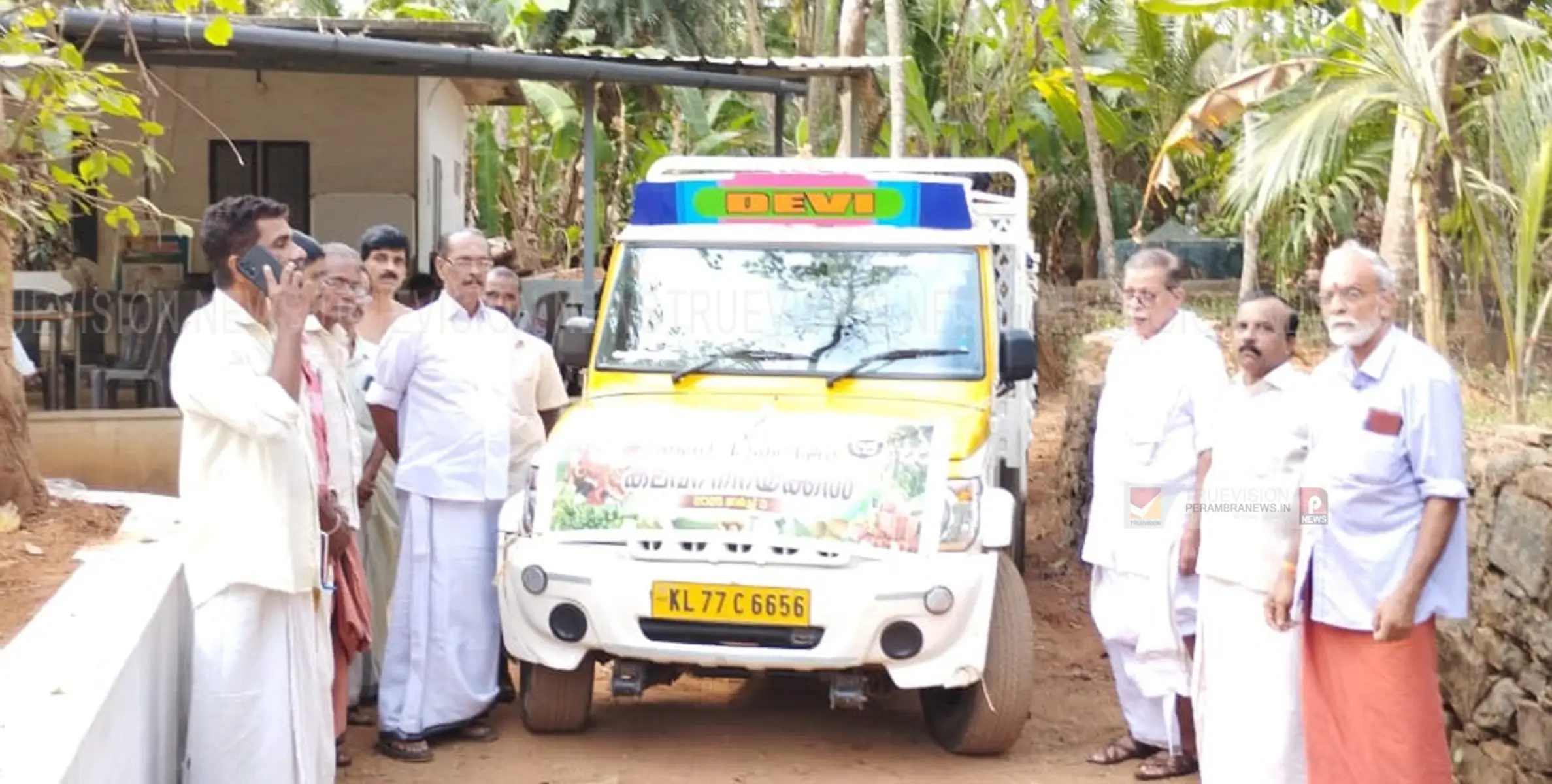 ചെറുവണ്ണൂര്‍ പുല്ലരുമായിശിവക്ഷേത്രത്തില്‍ കലവറ നിറയ്ക്കല്‍ 