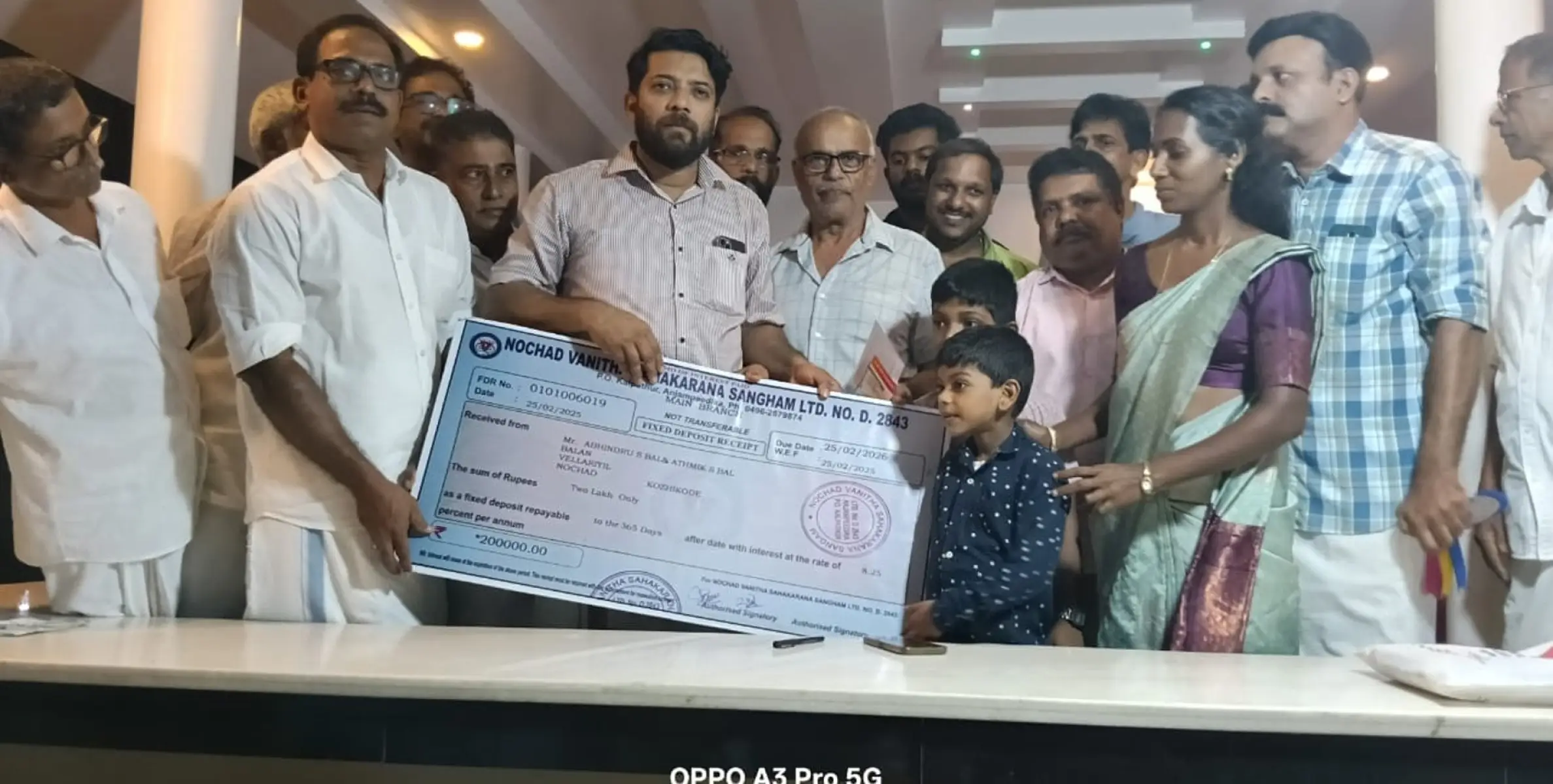മേഖല യുഡിഎഫ് കമ്മിറ്റി സ്വരൂപിച്ച കുടുംബ സഹായ നിധി ബാലന്റെകുടുംബത്തിന് കൈമാറി