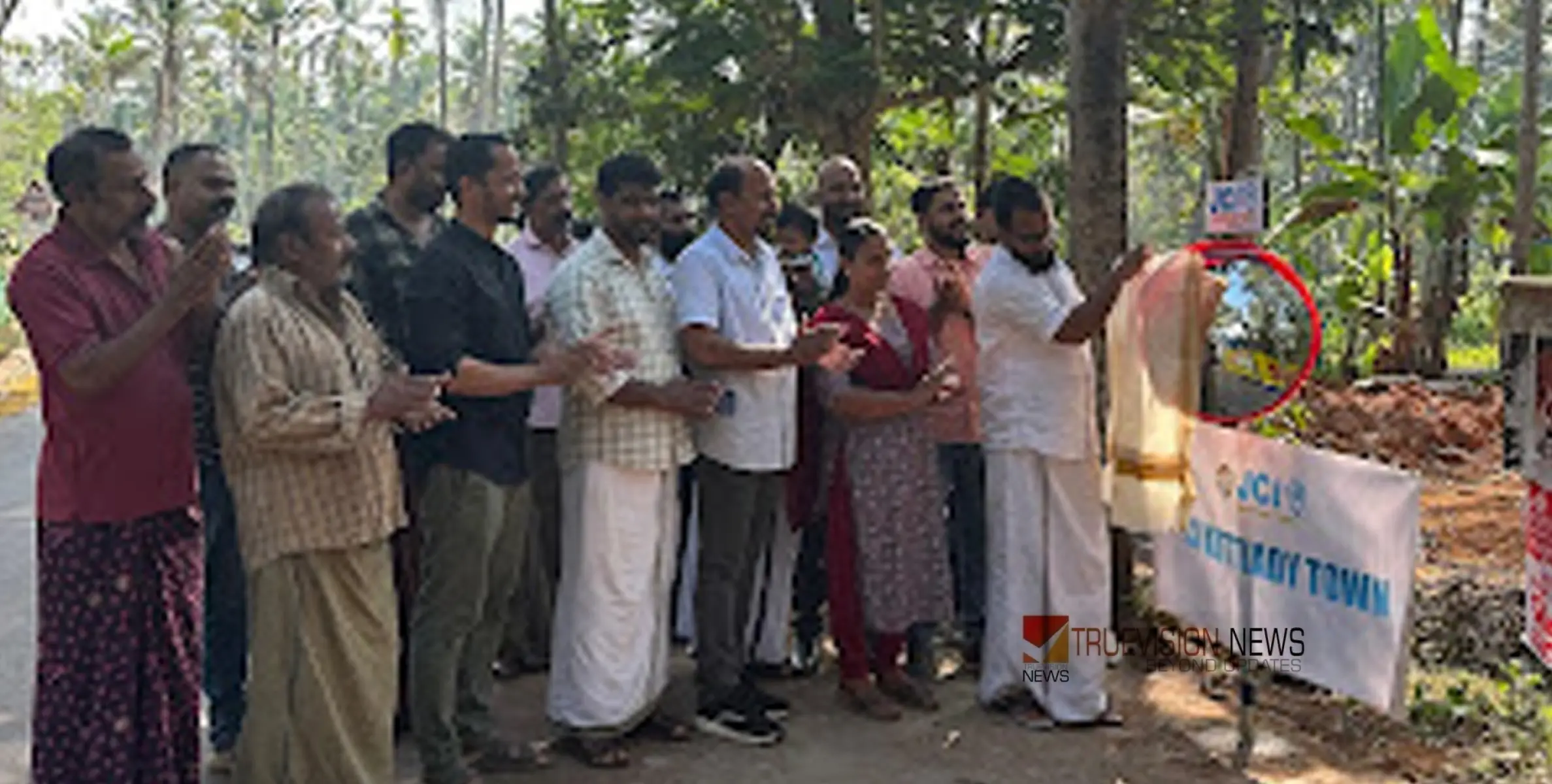 ഇനി സുരക്ഷിതം; കോവുക്കുന്ന് പ്രദേശത്ത് ജെ സി ഐ കുറ്റ്യാടി ടൗൺ സേഫ്റ്റി മിറർ സ്ഥാപിച്ചു. 