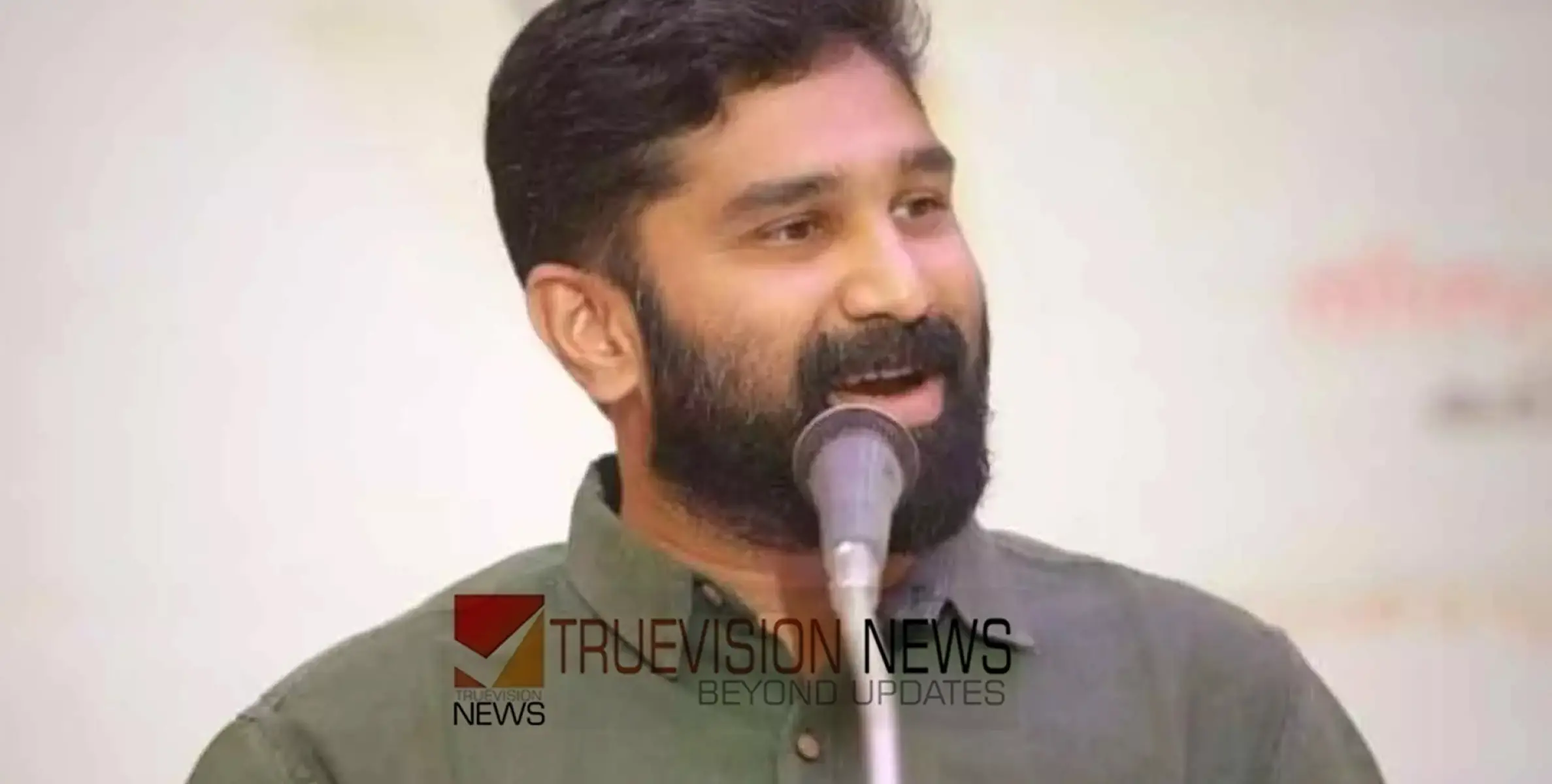  'ചില പൂവാലന്മാരെ പോലെയാണ് സി.പി.എം, ലീഗിനെ ഇടക്കിടക്ക്  ഇങ്ങനെ കൂടെ കൂട്ടാൻ നോക്കും, തേൻ ഒലിപ്പിച്ച് വാഴ്ത്തിപ്പാടും' - വി.ടി. ബൽറാം