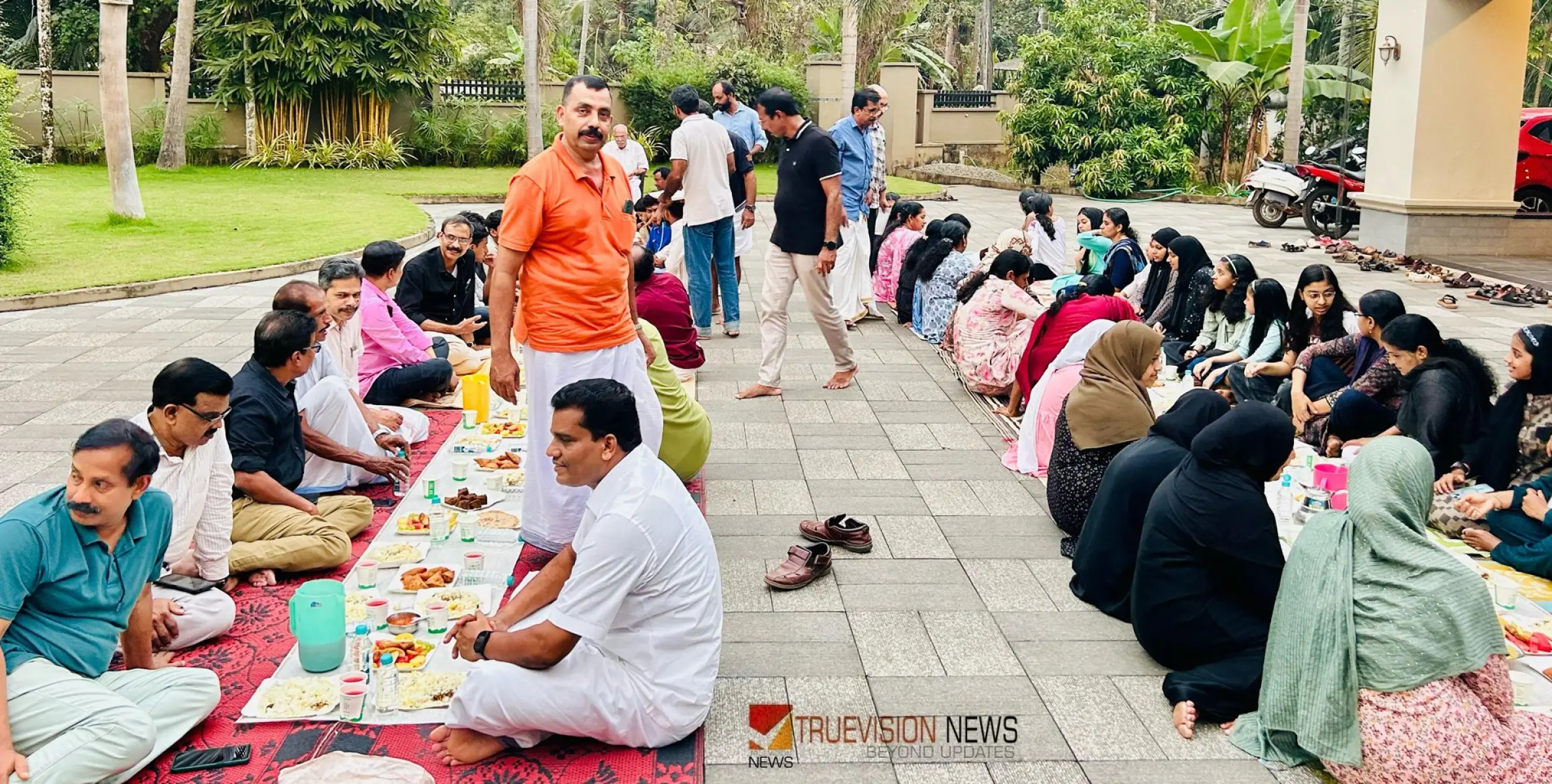 ഇഫ്താർ മീറ്റ്; ചെറിയകുമ്പളം 'അയൽക്കാർ' കൂട്ടായ്മ ഇഫ്താർ സംഗമം സംഘടിപ്പിച്ചു