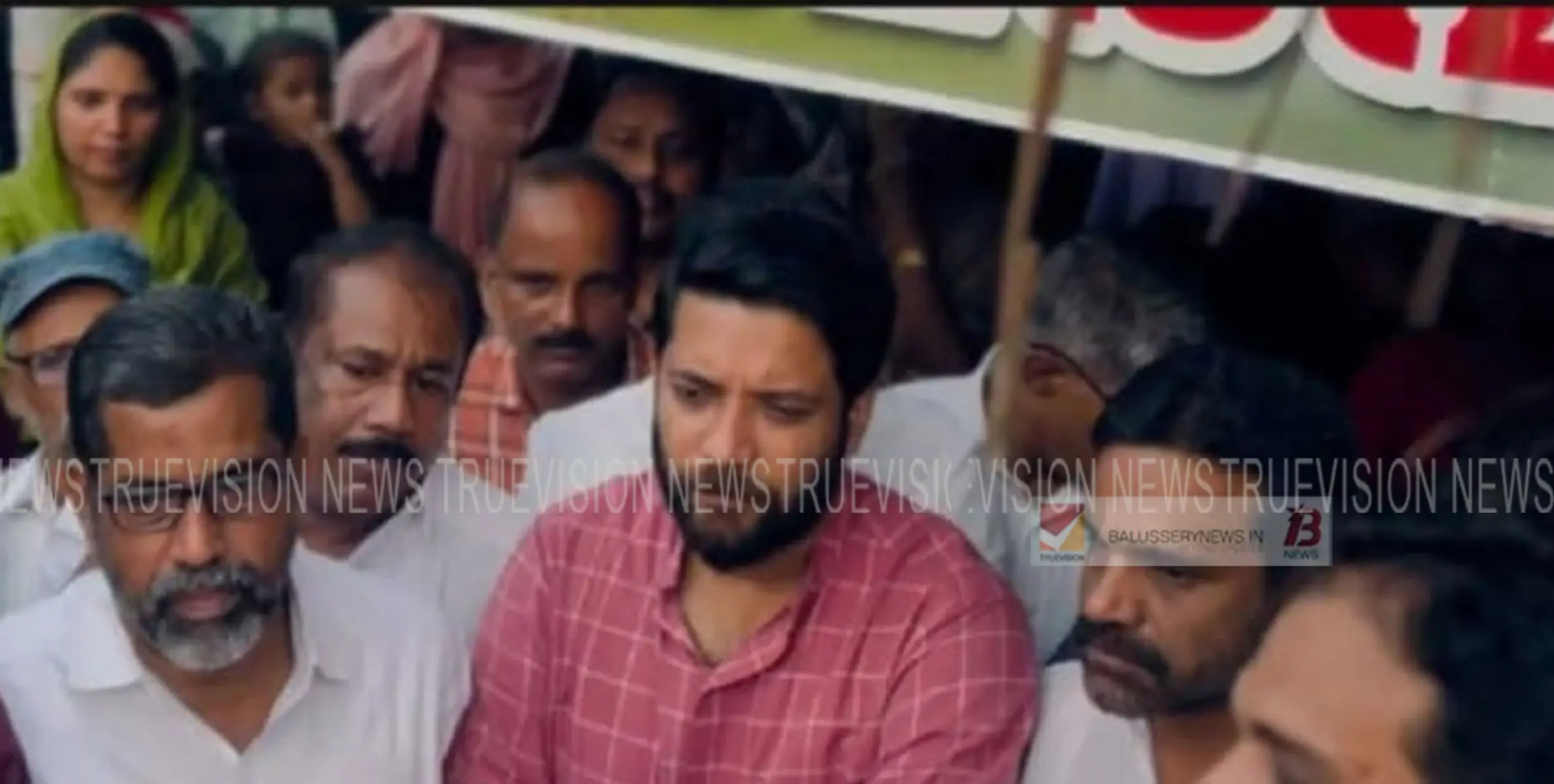 ജനകീയ സമരത്തെ ഭീകരവാദികളെപ്പോലെ നേരിടുന്നത് നോക്കി നിൽക്കില്ല – ഷാഫി പറമ്പിൽ എം.പി