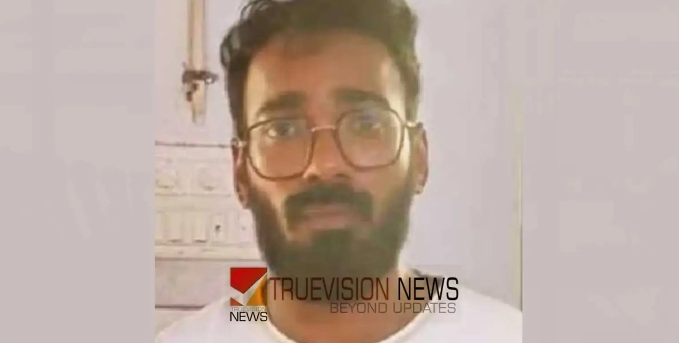 വീട്ടിലെ മേശപ്പുറത്ത് ചാരത്തിനൊപ്പം കഞ്ചാവ് വിത്തുകളും തണ്ടുകളും; മേക്കപ്പ്മാന്റെ വീട്ടിലും ഓഫിസിലും പരിശോധന