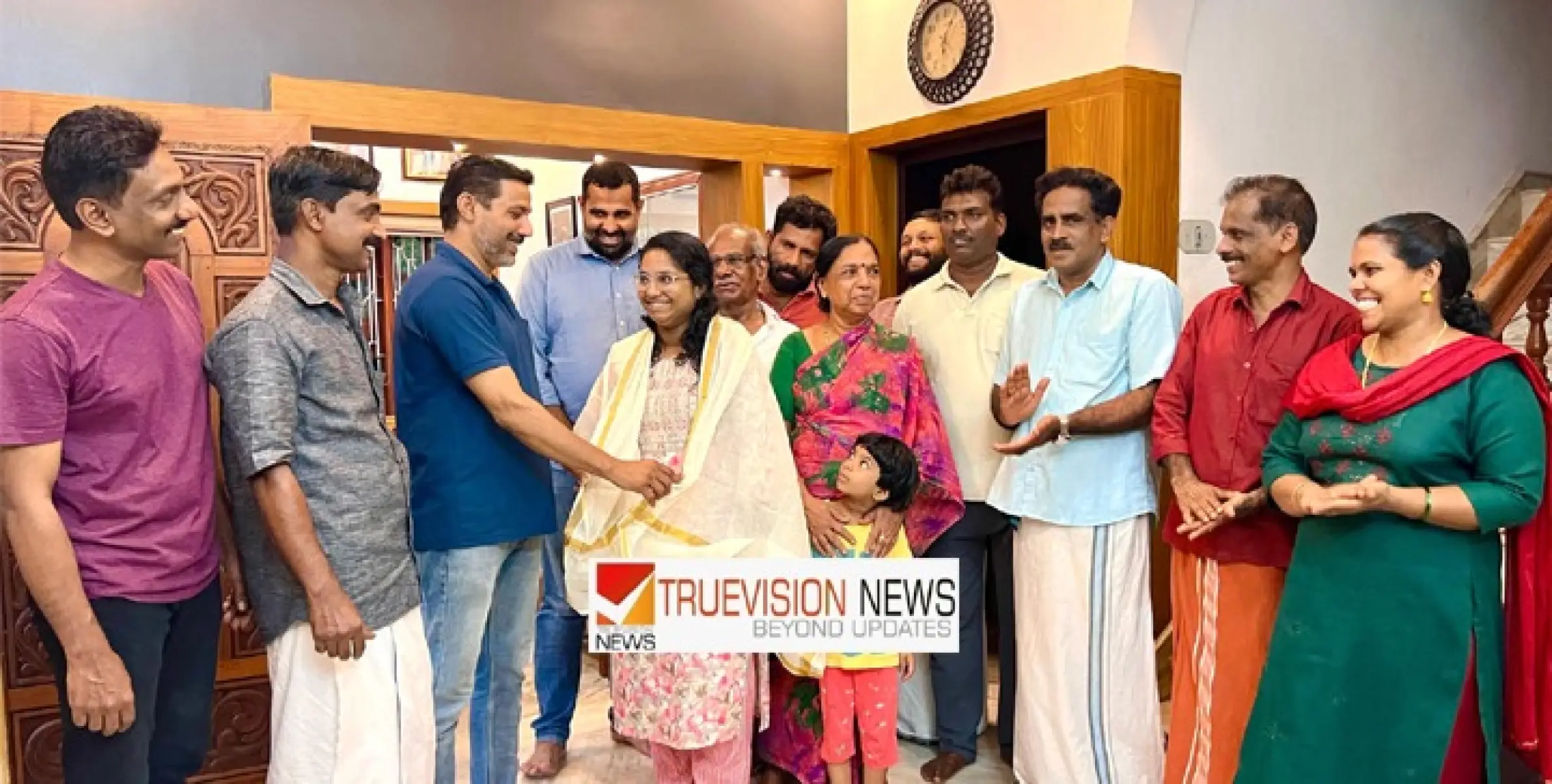 ഡോക്ടറേറ്റ് നേടിയ കടവത്തൂരിലെ  ഇ.കെ സിനിഷയെ പുഞ്ചിരി കലാ കായിക വേദി അനുമോദിച്ചു.