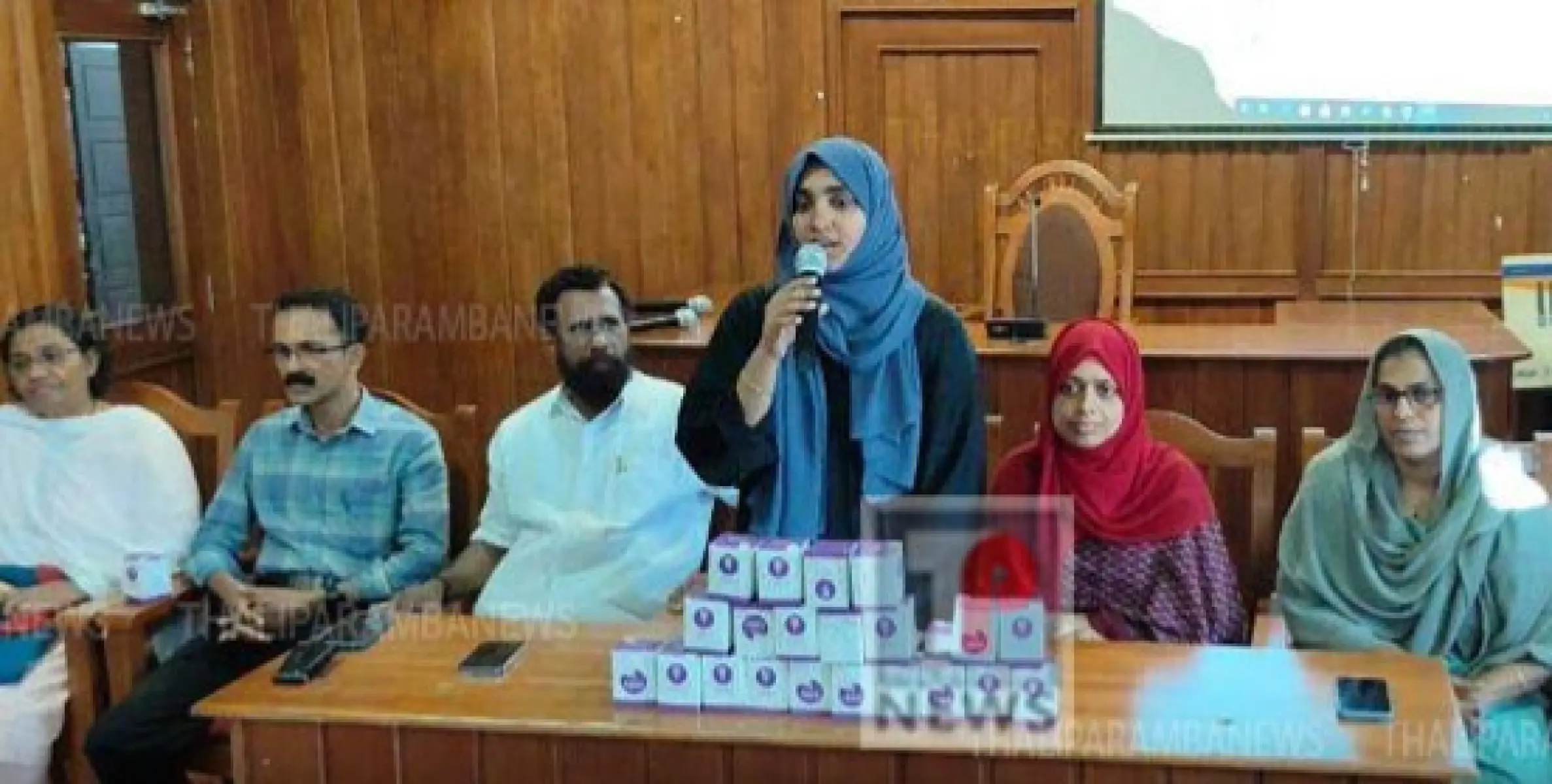 തളിപ്പറമ്പ് നഗരസഭ മെൻസ്ട്രൂവൽ കപ്പ് വിതരണോദ്ഘാടനം  ചെയർപേഴ്സൺ മുർഷിത കൊങ്ങായി നിർവഹിച്ചു