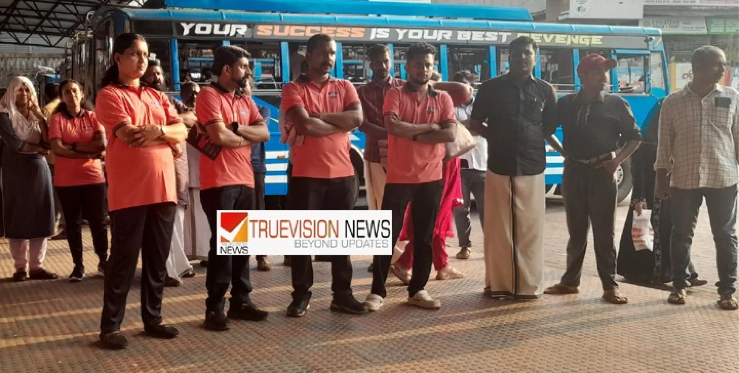 പാനൂർ ബസ് സ്റ്റാൻഡിൽ ലഹരി വിരുദ്ധ ക്യാമ്പയിനുമായി കെ.എസ്.ടി.എ ടീച്ചേഴ്സ് ബ്രിഗേഡ്