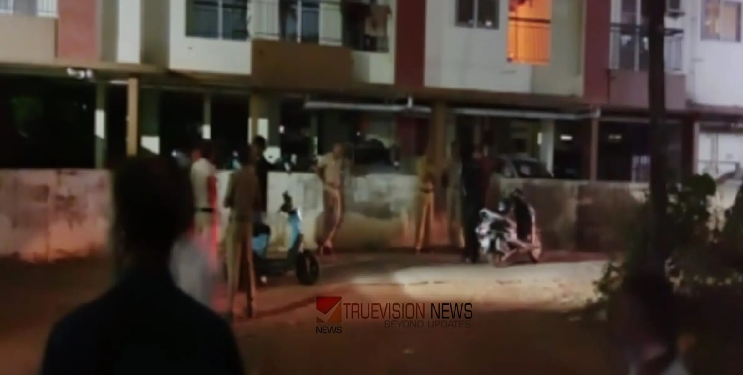 ലഹരിവേട്ട ലക്ഷ്യമിട്ട് റെയ്‌ഡ്: കൊച്ചിയിൽ വിദ്യാർത്ഥികളുടെ താമസ സ്ഥലങ്ങളിൽ പരിശോധന, ഒരാൾ കസ്റ്റഡിയിൽ