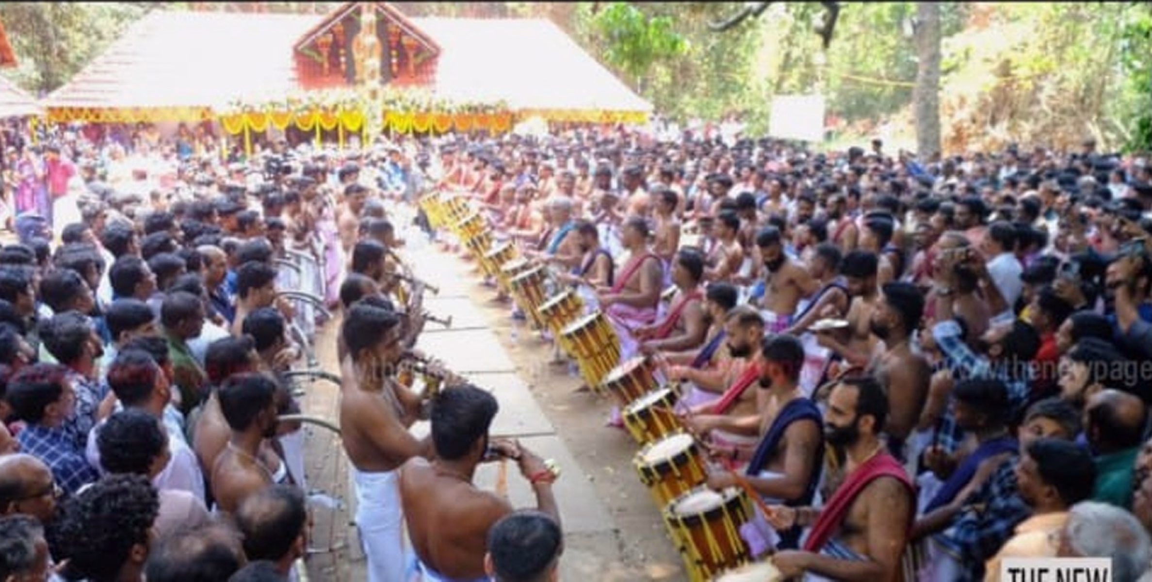 പൊയില്‍ക്കാവില്‍ മേള വിസ്മയം