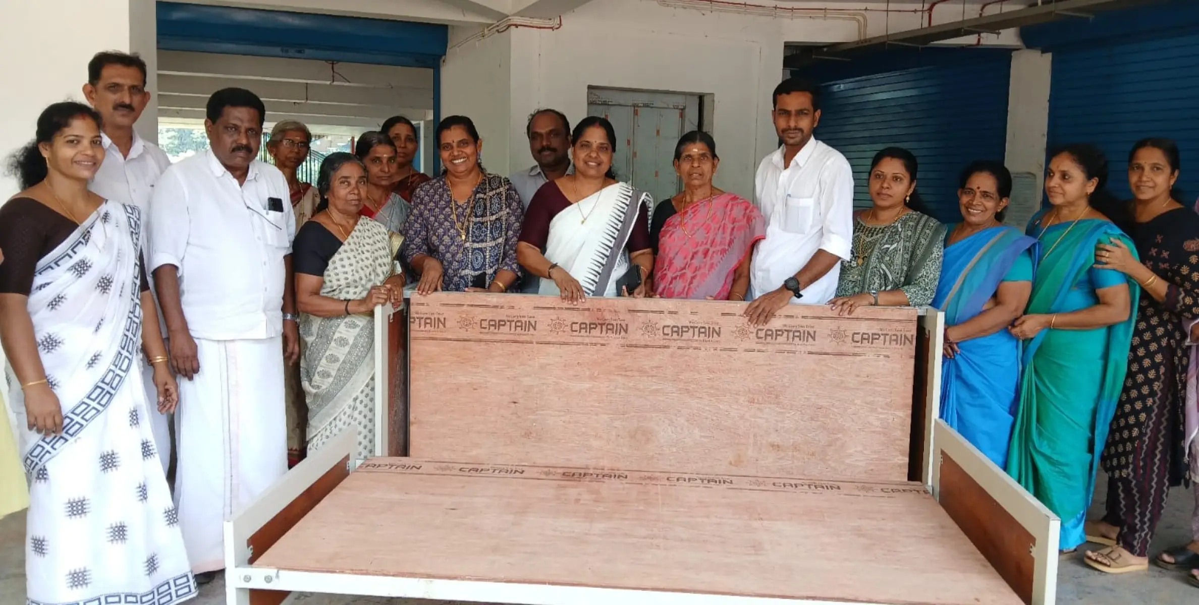 കട്ടിൽ വിതരണം നടത്തി 