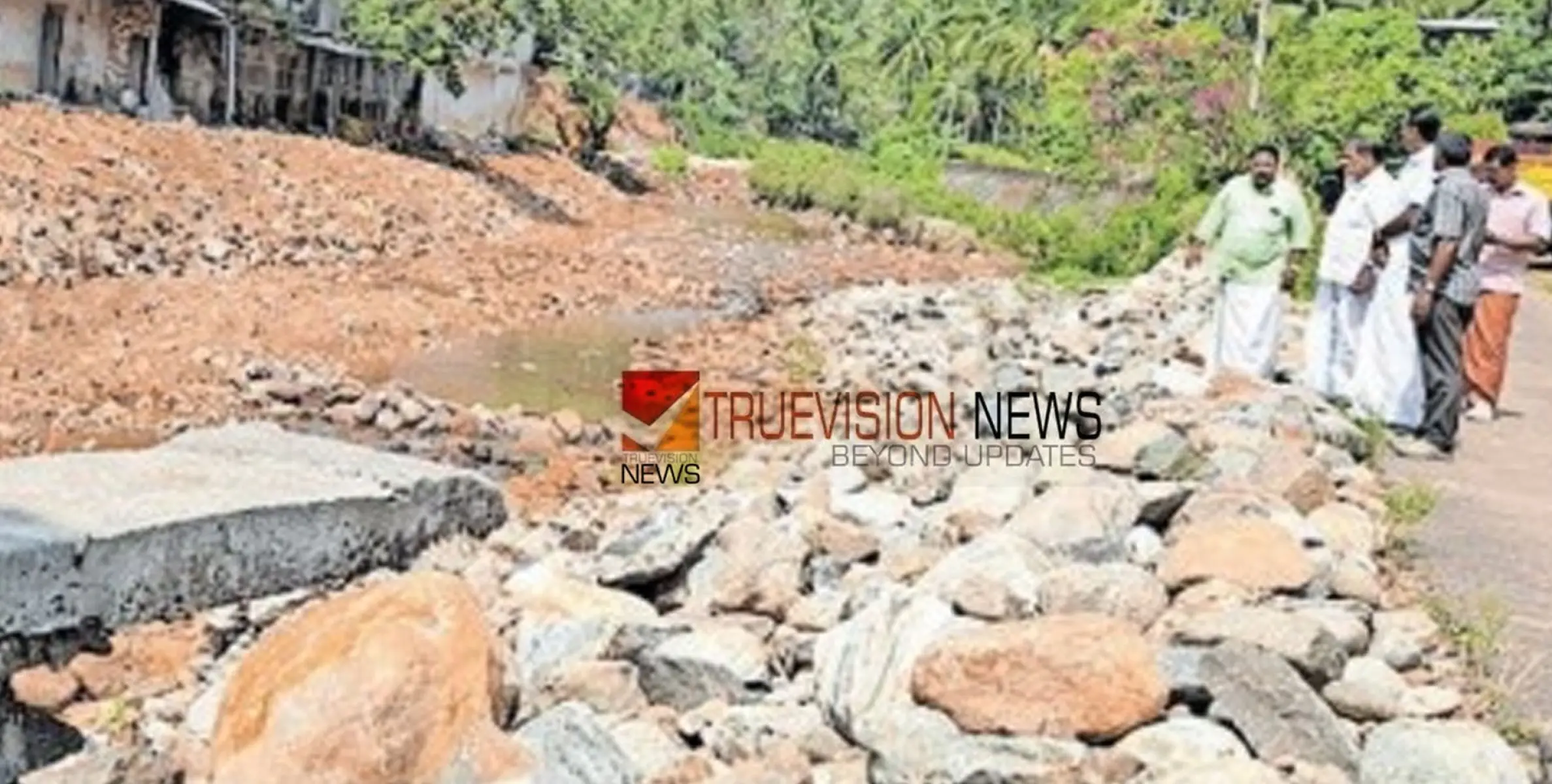 പരാതി ഉയർന്നു; വിലങ്ങാട് ഉരുൾപൊട്ടലിൽ വന്നടിഞ്ഞ അവശിഷ്ടങ്ങൾ പുഴയിൽതന്നെ തള്ളുന്നത് ഭീഷണിയായി 