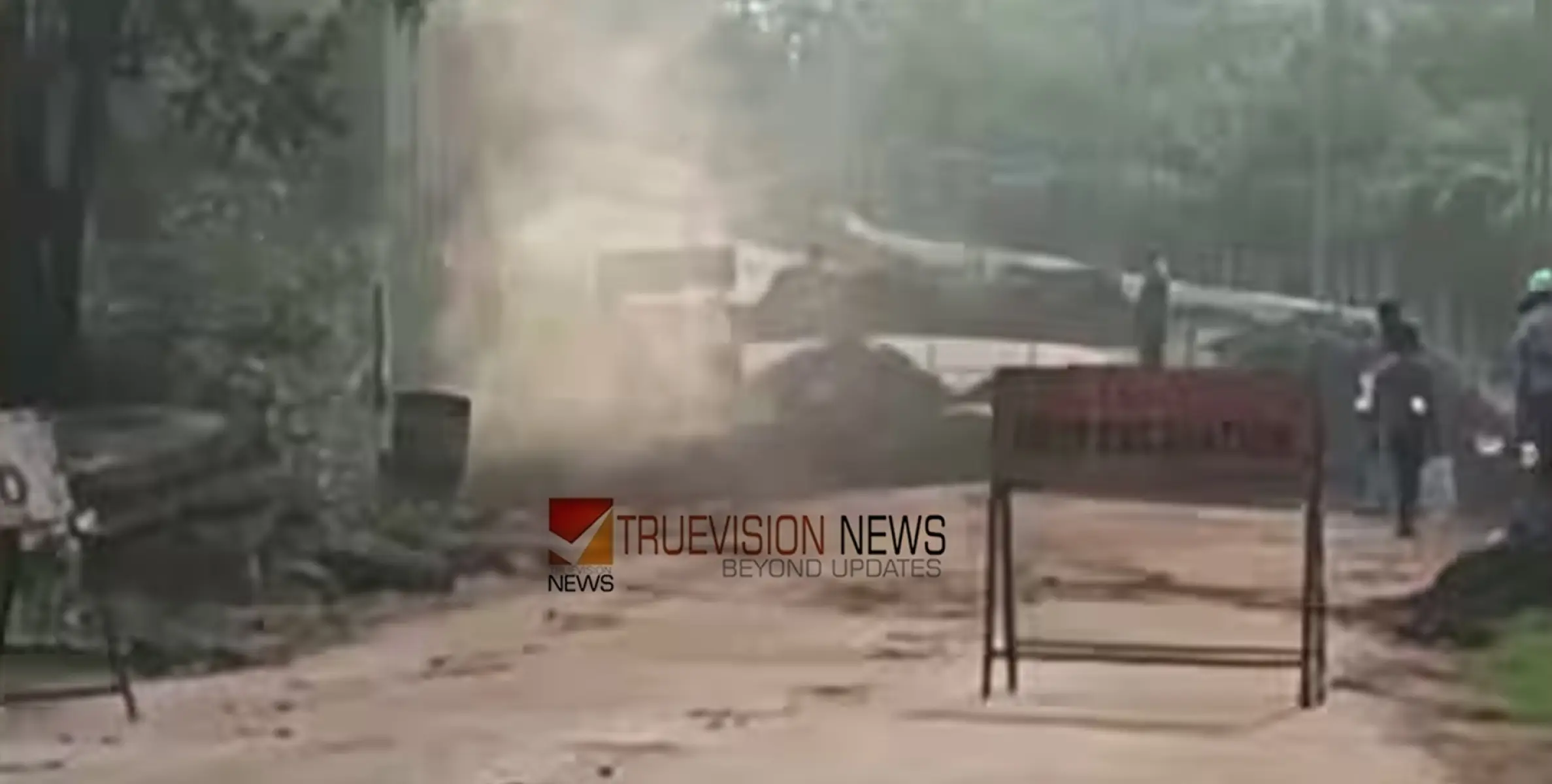 വ്യവസായ മേഖലയിൽ റോഡ് പണിക്കിടെ ഗ്യാസ് പൈപ്പ് ലൈൻ പൊട്ടി, ഇന്ധനചോർച്ച