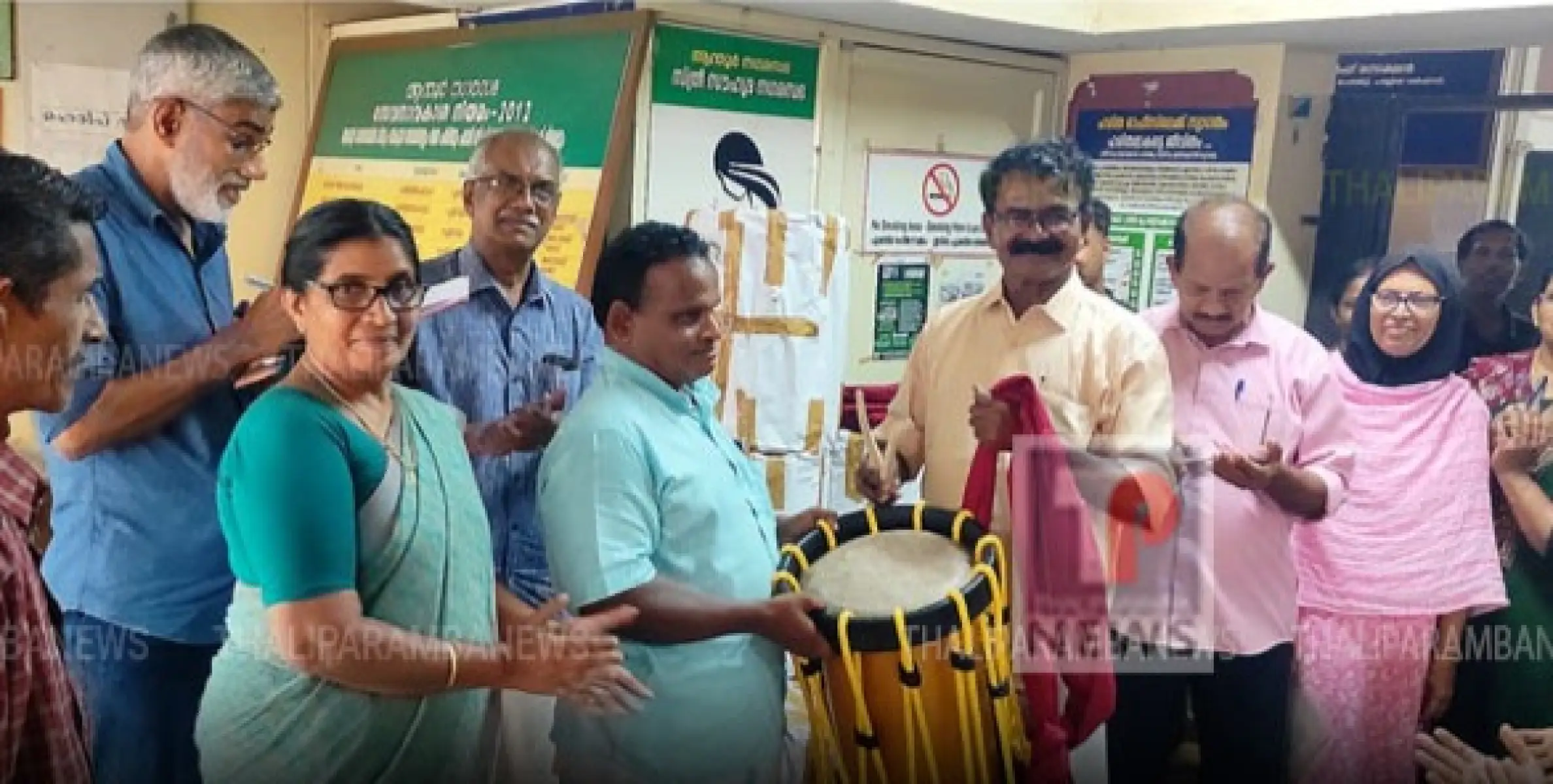 ആന്തൂർ നഗരസഭ പത്ത് വാദ്യ കലാകാരന്മാർക്ക് ചെണ്ട വിതരണം ചെയ്തു