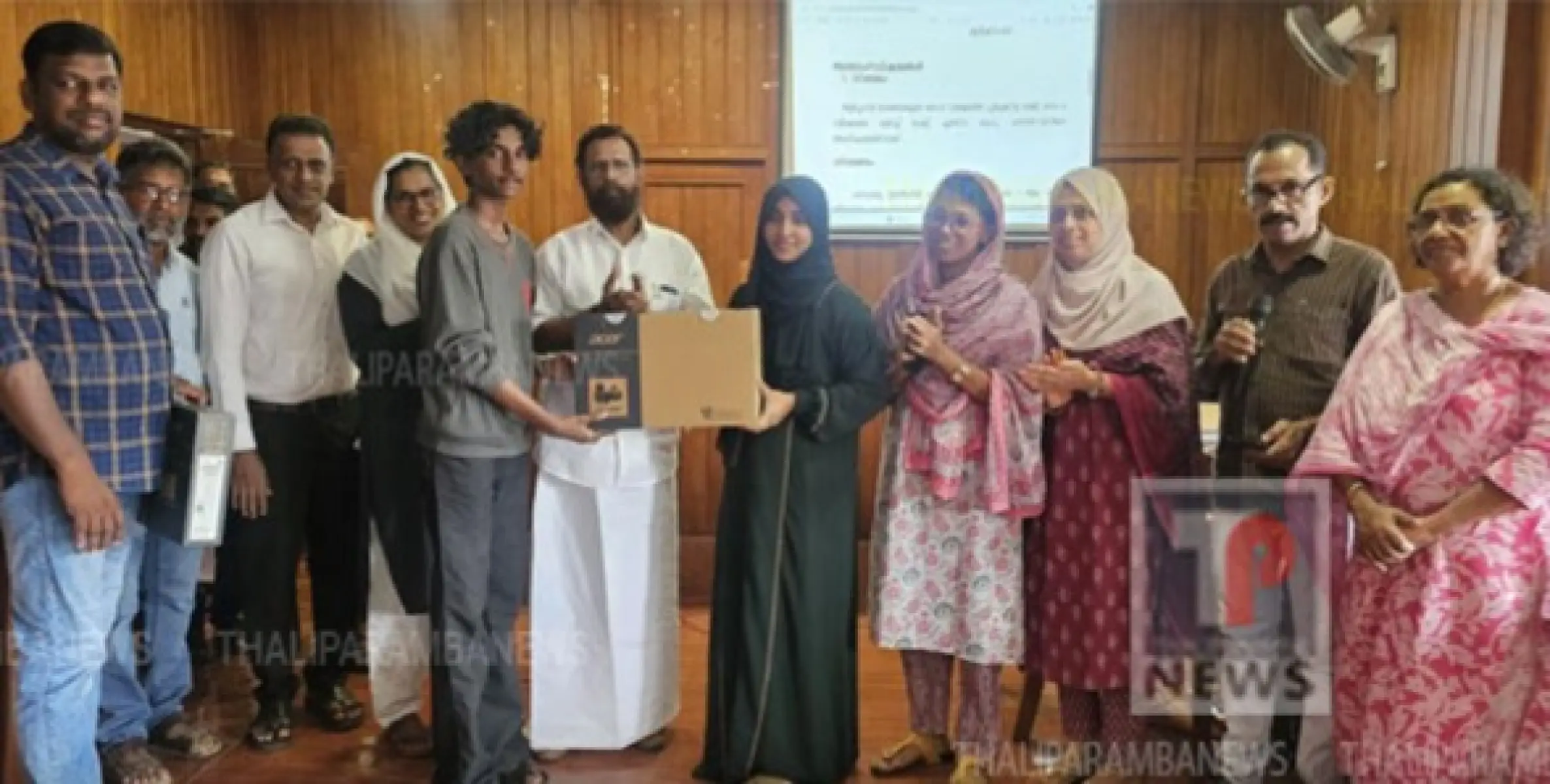 തളിപ്പറമ്പ് നഗരസഭ എസ് സി വിദ്യാർത്ഥികൾക്ക് ലാപ്ടോപ്പ് വിതരണം ചെയ്തു