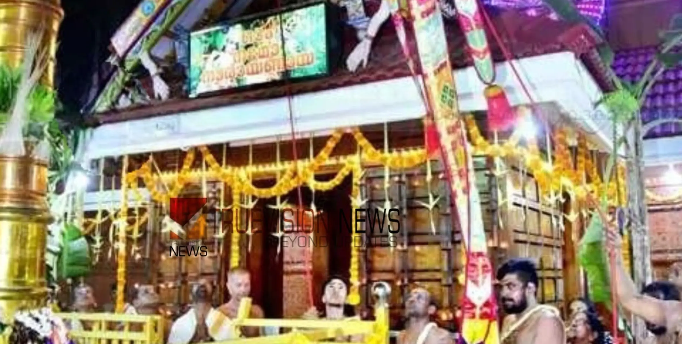 ഭക്തജന പ്രവാഹം; അഴിയൂര്‍ വേണുഗോപാല ക്ഷേത്ര മഹോത്സവം കൊടിയേറി