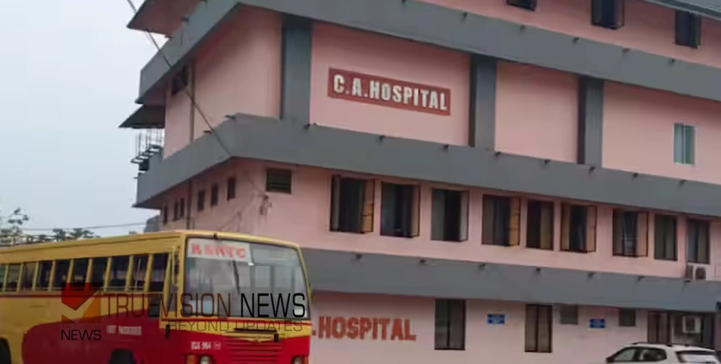 കെഎസ്ആ‍ർടിസി ഡ്രൈവർക്ക് നെഞ്ചുവേദന, രക്ഷകനായി യാത്രക്കാരൻ; വണ്ടിയോടിച്ച് ആശുപത്രിയിലെത്തിച്ചു 