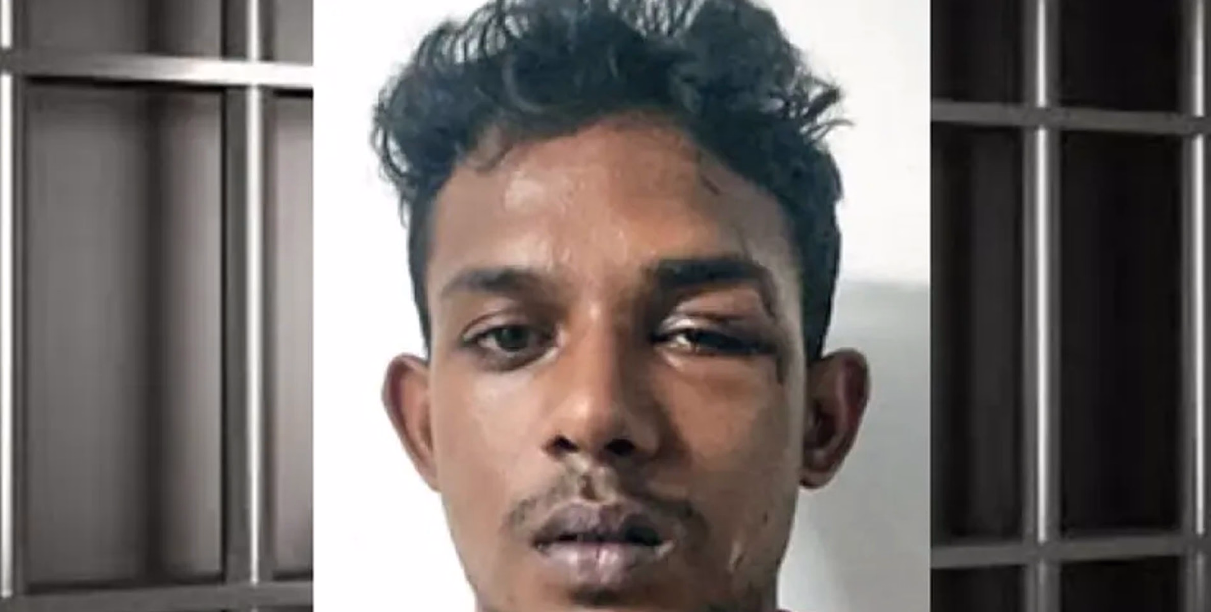 മദ്യഷോപ്പിൽനിന്ന്‌ മദ്യക്കുപ്പി മോഷ്ടിച്ച്‌ കടത്താൻ ശ്രമിച്ച യുവാവിനെ ജീവനക്കാർ കൈയോടെ പിടികൂടി പൊലീസിന്‌ കൈമാറി