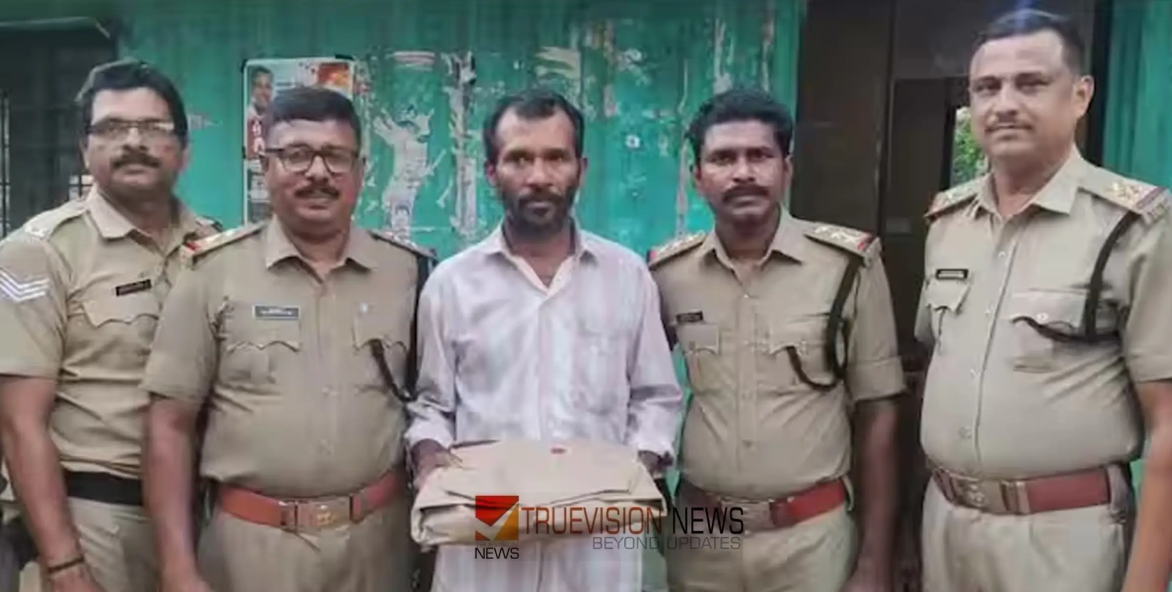 കെഎസ്ആർടിസി ബസായതിനാൽ ആരും സംശയിക്കില്ലെന്ന് കരുതി; പക്ഷേ എക്സൈസ് പരിശോധനയിൽ കുടുങ്ങി, പിടികൂടിയത് 2.19 കിലോ കഞ്ചാവ്
