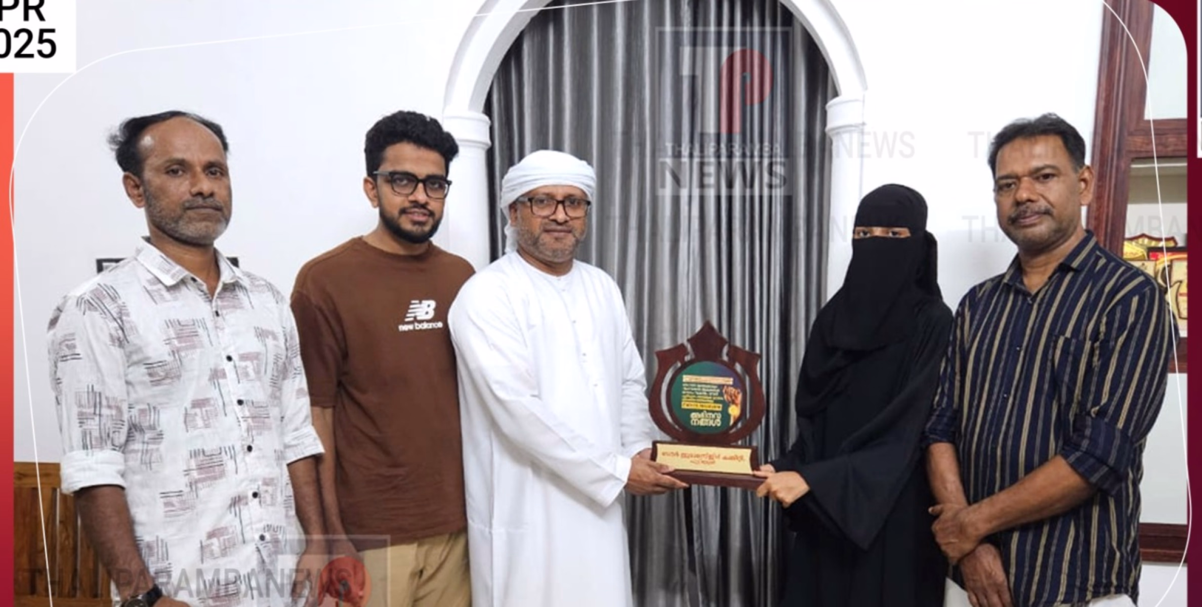 സമസ്ത കേരള സുന്നി വിദ്യാഭ്യാസ ബോർഡ് മദ്രസ പത്താം ക്ലാസ് പൊതു പരീക്ഷയിൽ എല്ലാ വിഷയത്തിനും ഫുൾ മാർക്ക് നേടിയ ഹാദിയ മറിയത്തിനെ പുളിയൂൽ മഹല്ല് കമ്മിറ്റി ആദരിച്ചു