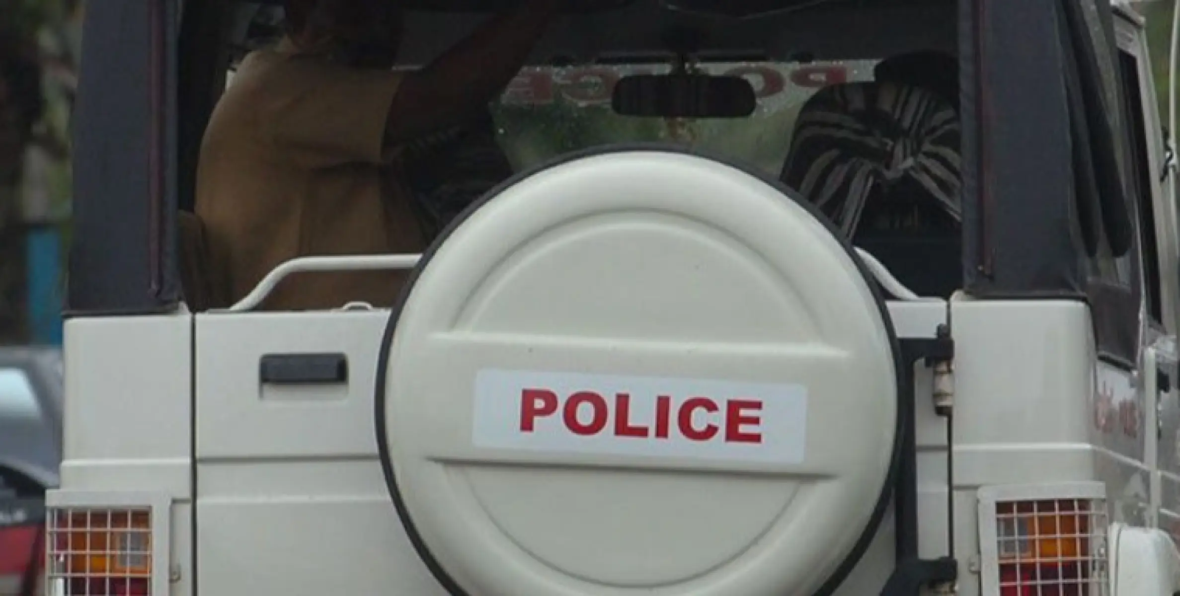 കഞ്ചാവ് വലിക്കുന്നതിനിടെ പിടിയിലായി 