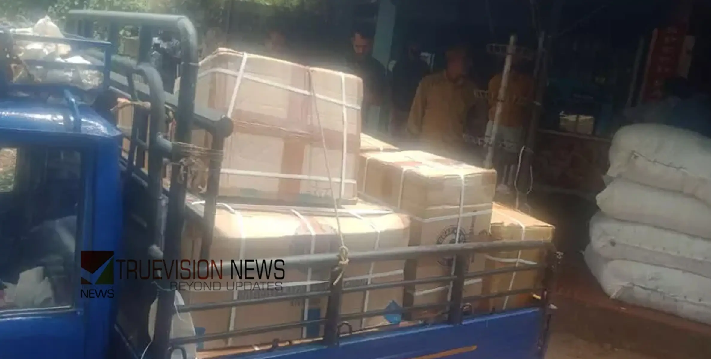 മലപ്പുറത്ത് ഓൺലൈനായി വന്ന പടക്കം പൊലീസ് പിടിച്ചെടുത്തു  