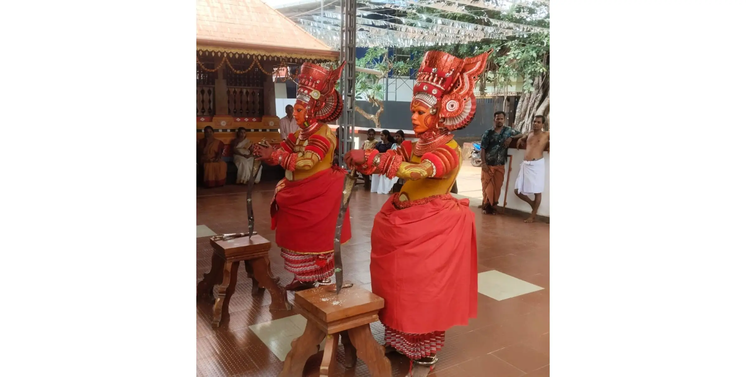 വിഷു സംക്രമത്തോടനുബന്ധിച്ച് പൂക്കോത്ത് കൊട്ടാരത്തിൽ വെള്ളാട്ടം കെട്ടിയാടി