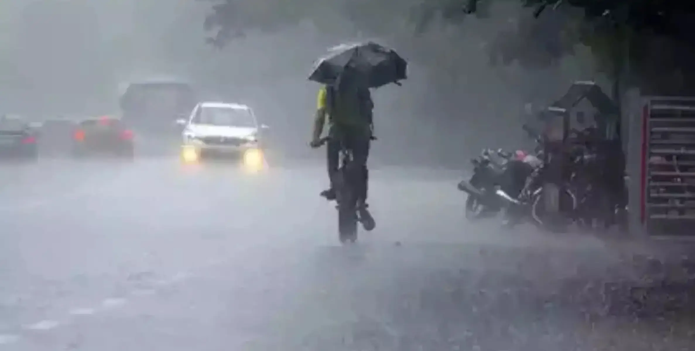 വരും മണിക്കൂറിൽ സംസ്ഥാനത്ത്  പരക്കെ മഴയ്ക്ക് സാധ്യത; കോഴിക്കോട് ഉൾപ്പെടെ ഓറഞ്ച് അലർട്ട്