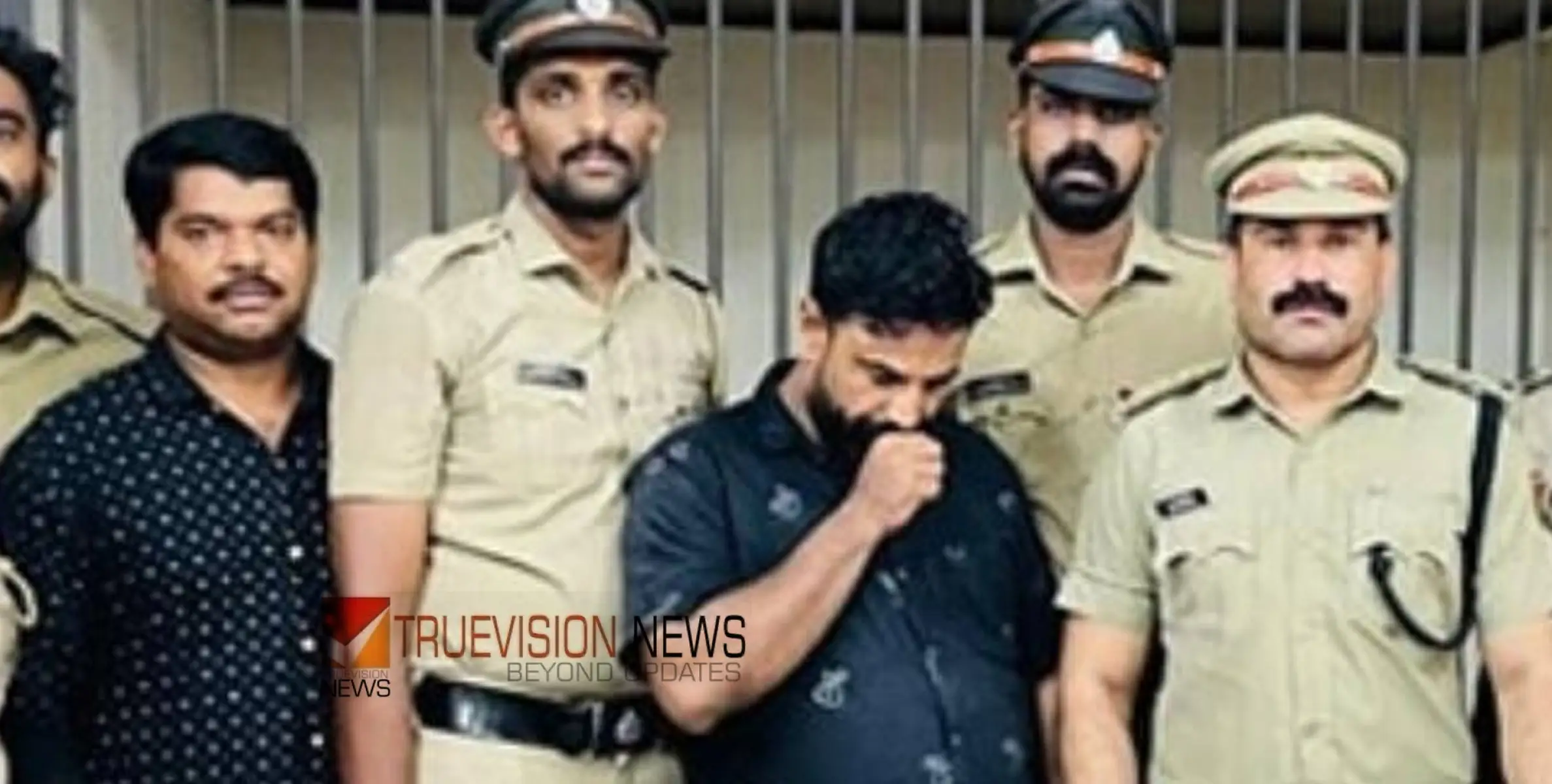 ഓപ്പറേഷൻ ക്ലീൻ സ്റ്റേറ്റ്; കാറിലും വീട്ടിലുമായി സൂക്ഷിച്ചിരുന്ന മയക്കുമരുന്നുമായി  യുവാവ് പിടിയിൽ 