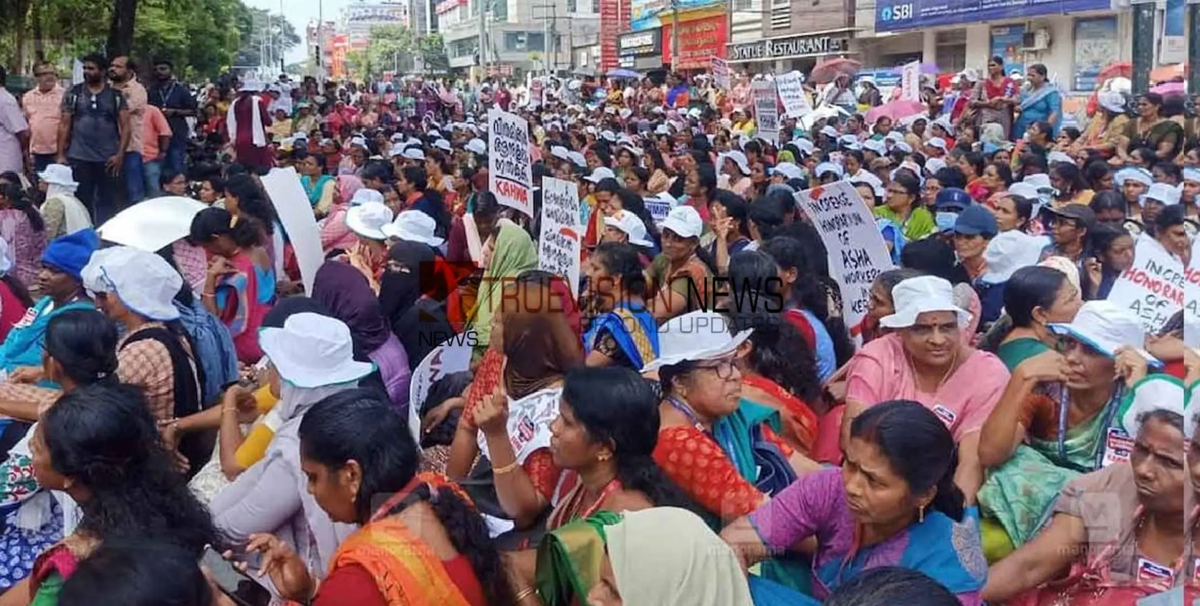 ആശ പ്രവർത്തകരുടെ നിരാഹാര സമരം അവസാനിപ്പിച്ചു; ഇനി രാപ്പകൽ സമര യാത്ര