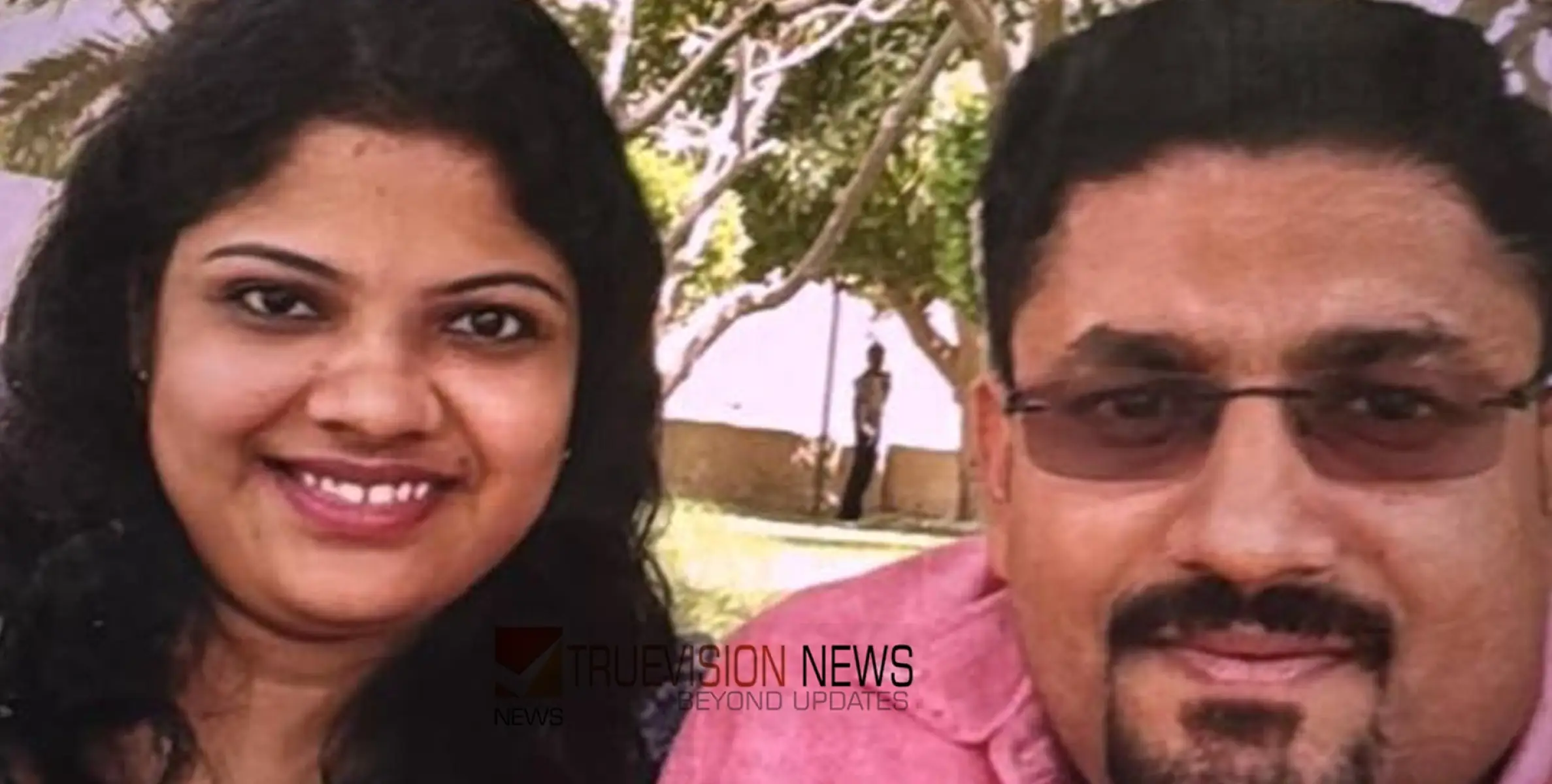 ഇരുവരുടെയും കൈയ്യിൽ കത്തികൾ; മലയാളി ദമ്പതികളെ കുത്തേറ്റു മരിച്ച നിലയിൽ കണ്ടെത്തിയ സംഭവം, കൂടുതൽ വിവരങ്ങൾ പുറത്ത്