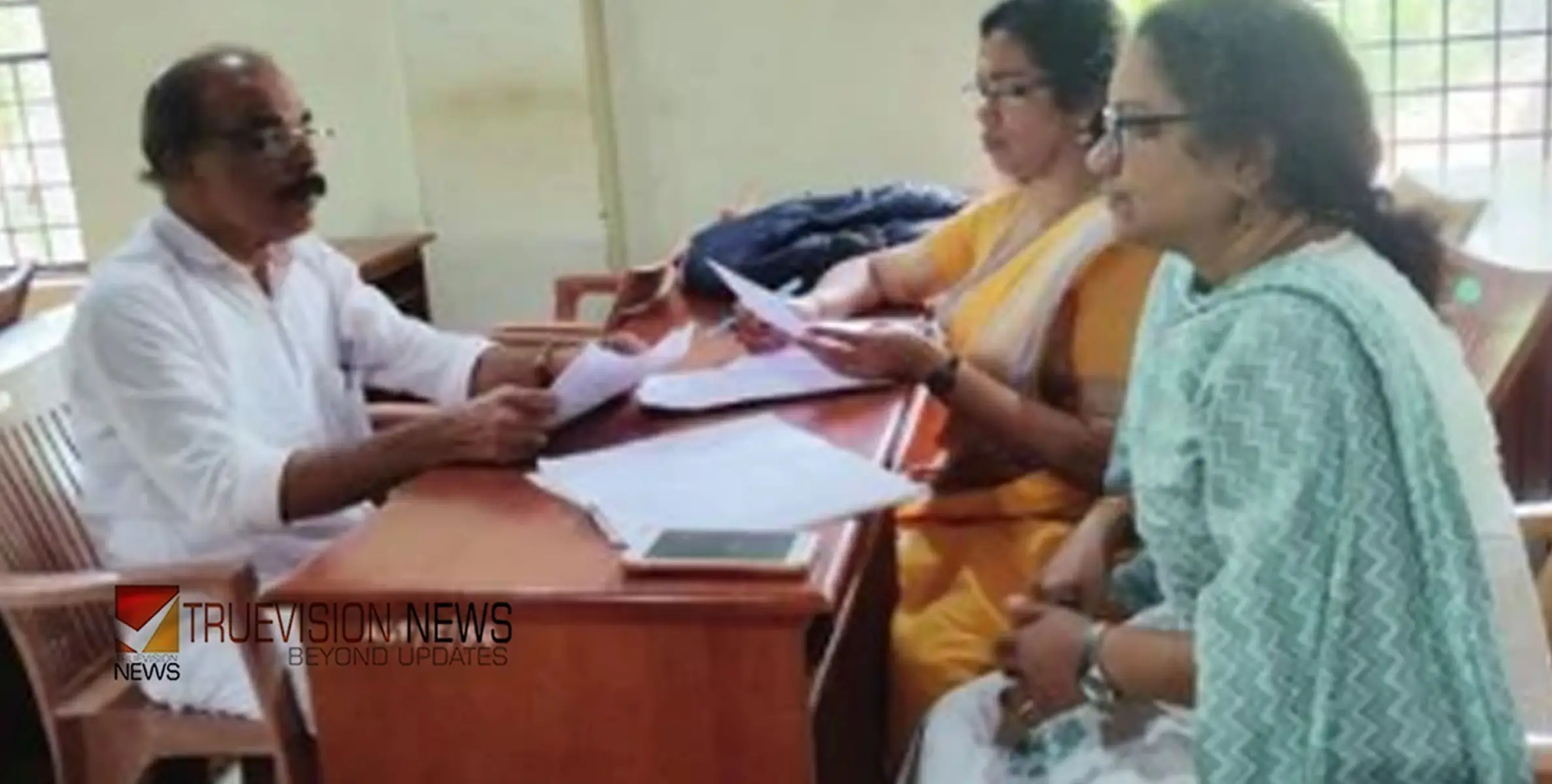ഓൺലൈൻ യോഗം അവഗണിച്ചു ; ആയഞ്ചേരി പഞ്ചായത്ത് ഓഫീസിൽ അന്വേഷകസംഘത്തിന്റെ പരിശോധന 